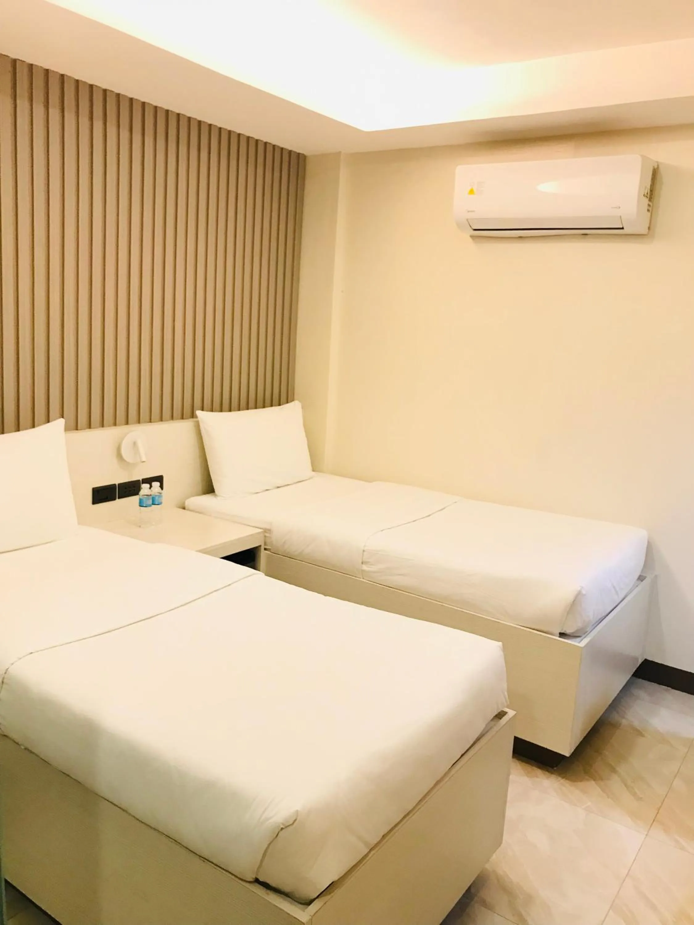 Bed in Oyster Plaza Hotel