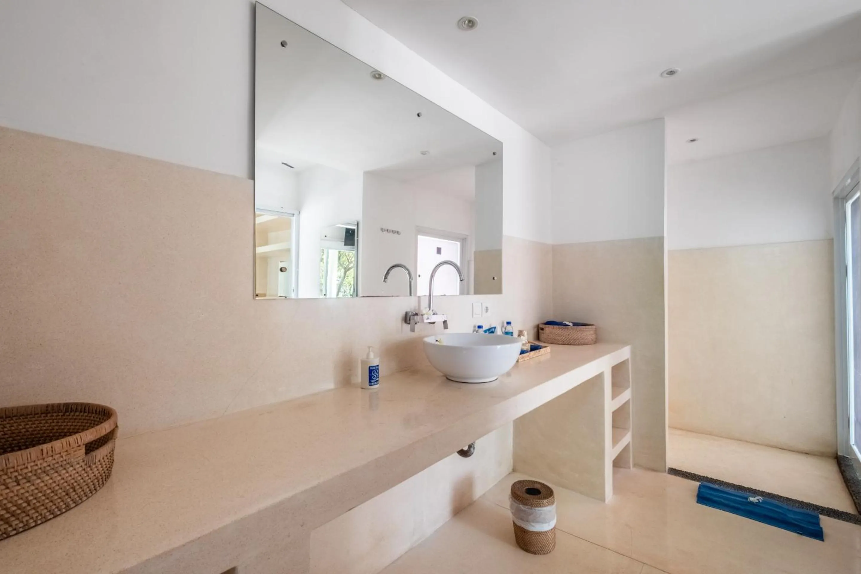 Bathroom in Seri Resort Gili Meno - Adults Only