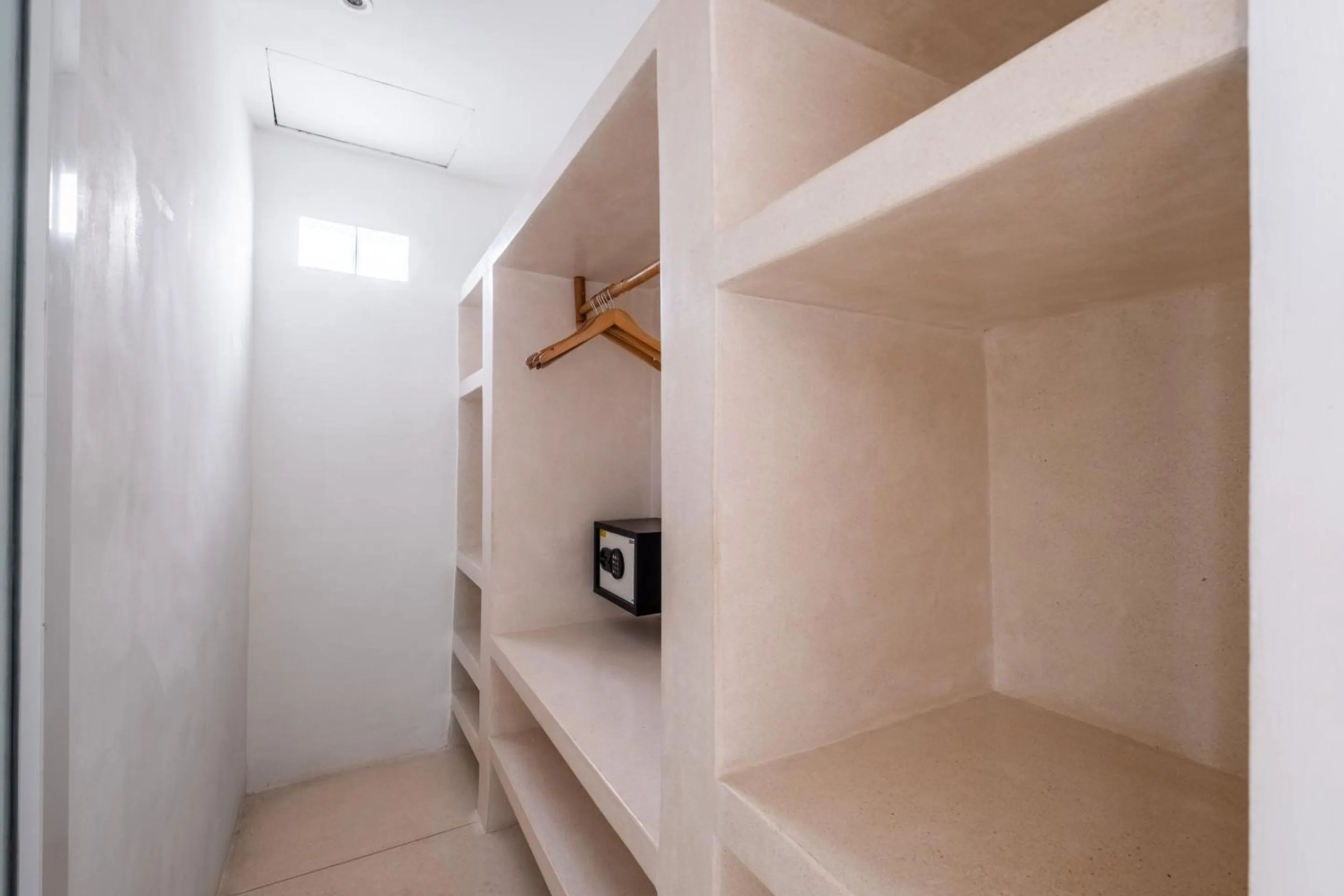 wardrobe in Seri Resort Gili Meno - Adults Only