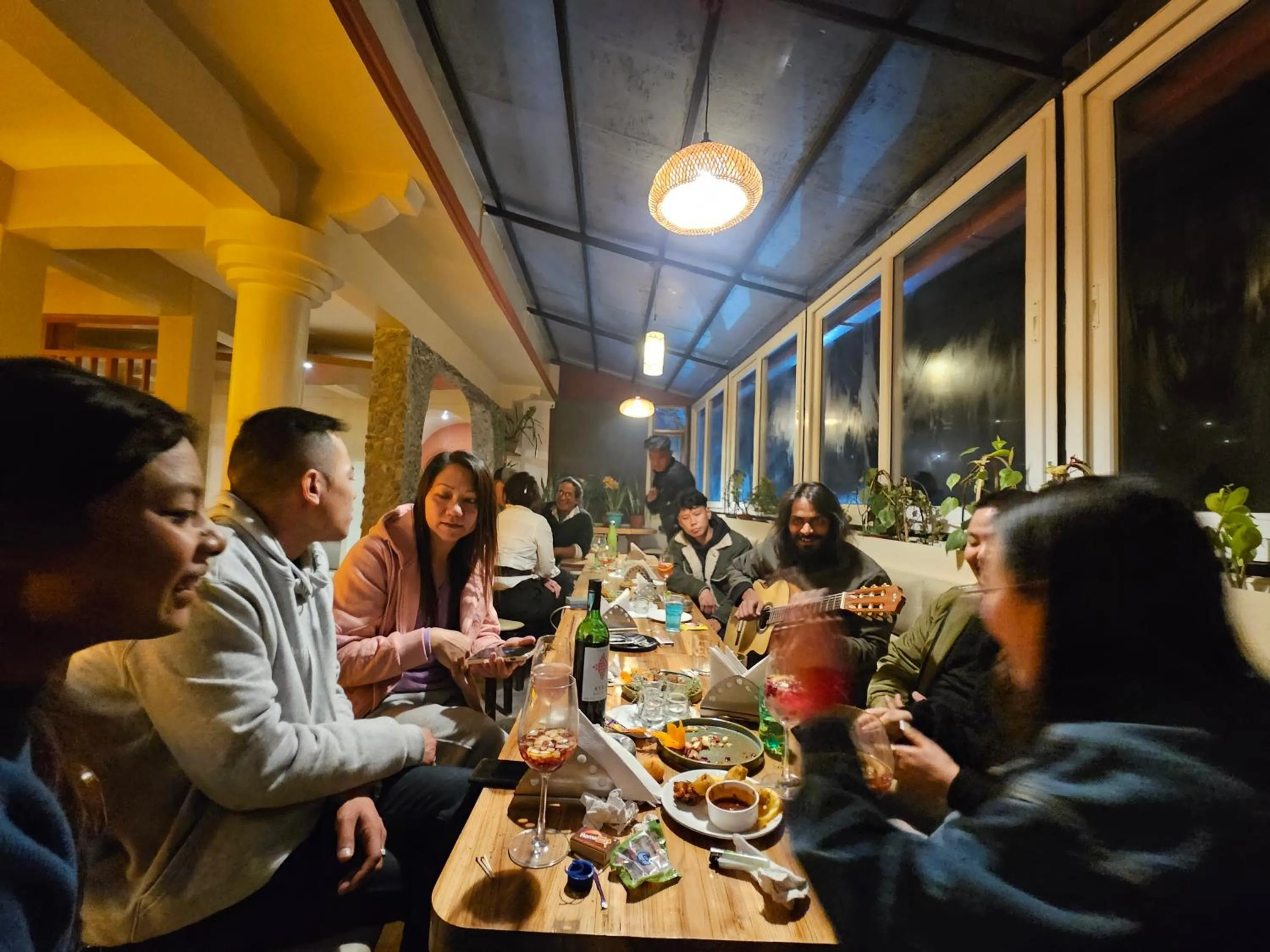 Restaurant/places to eat in Hotel Golden Orchid