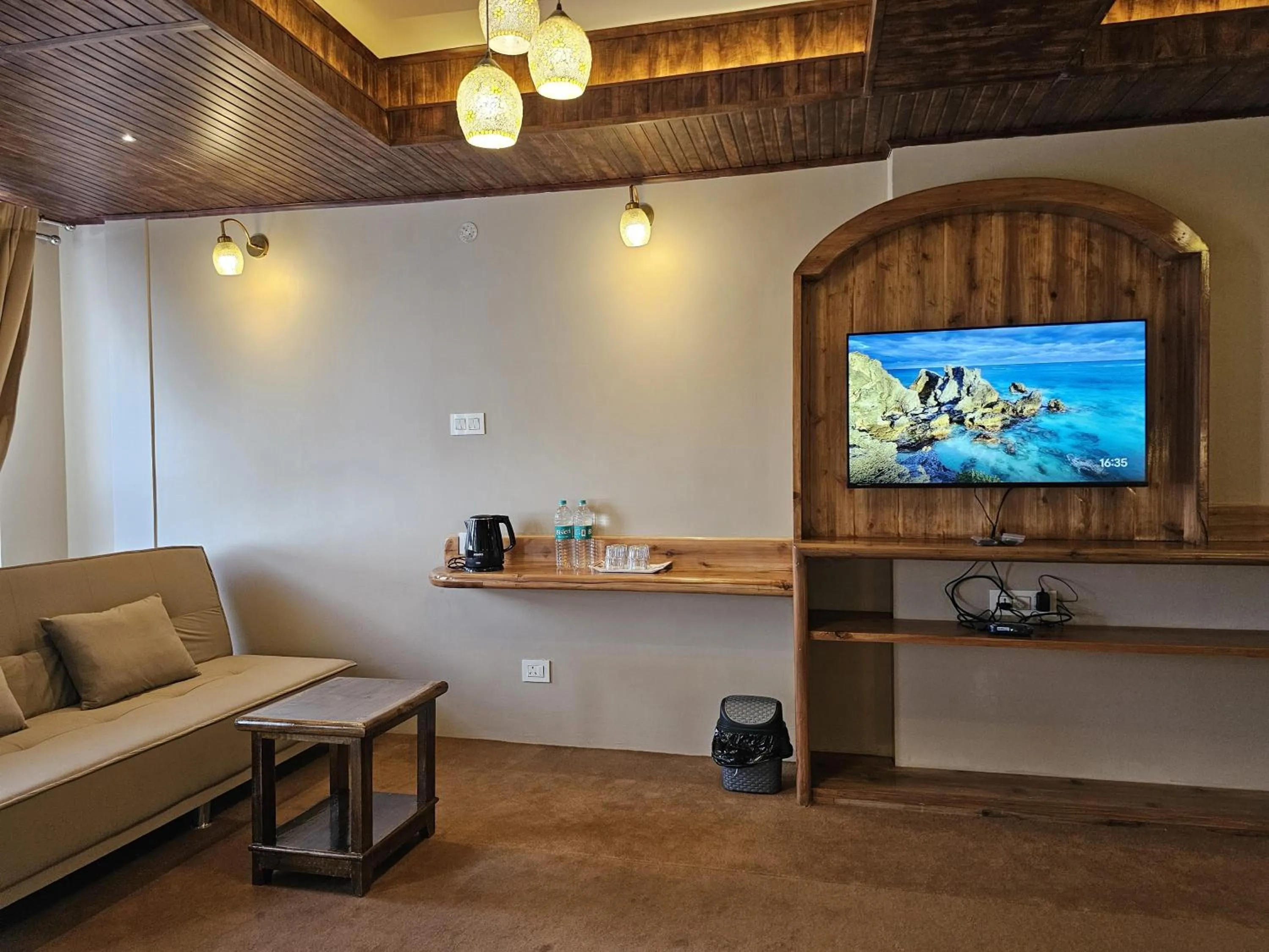 TV and multimedia in Hotel Golden Orchid