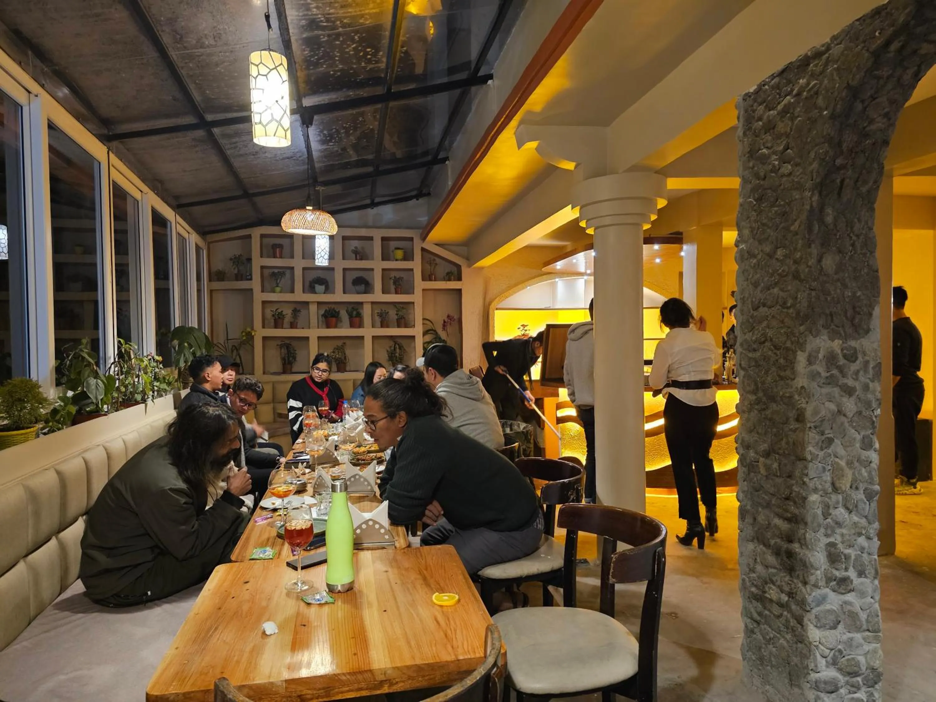 Restaurant/places to eat in Hotel Golden Orchid