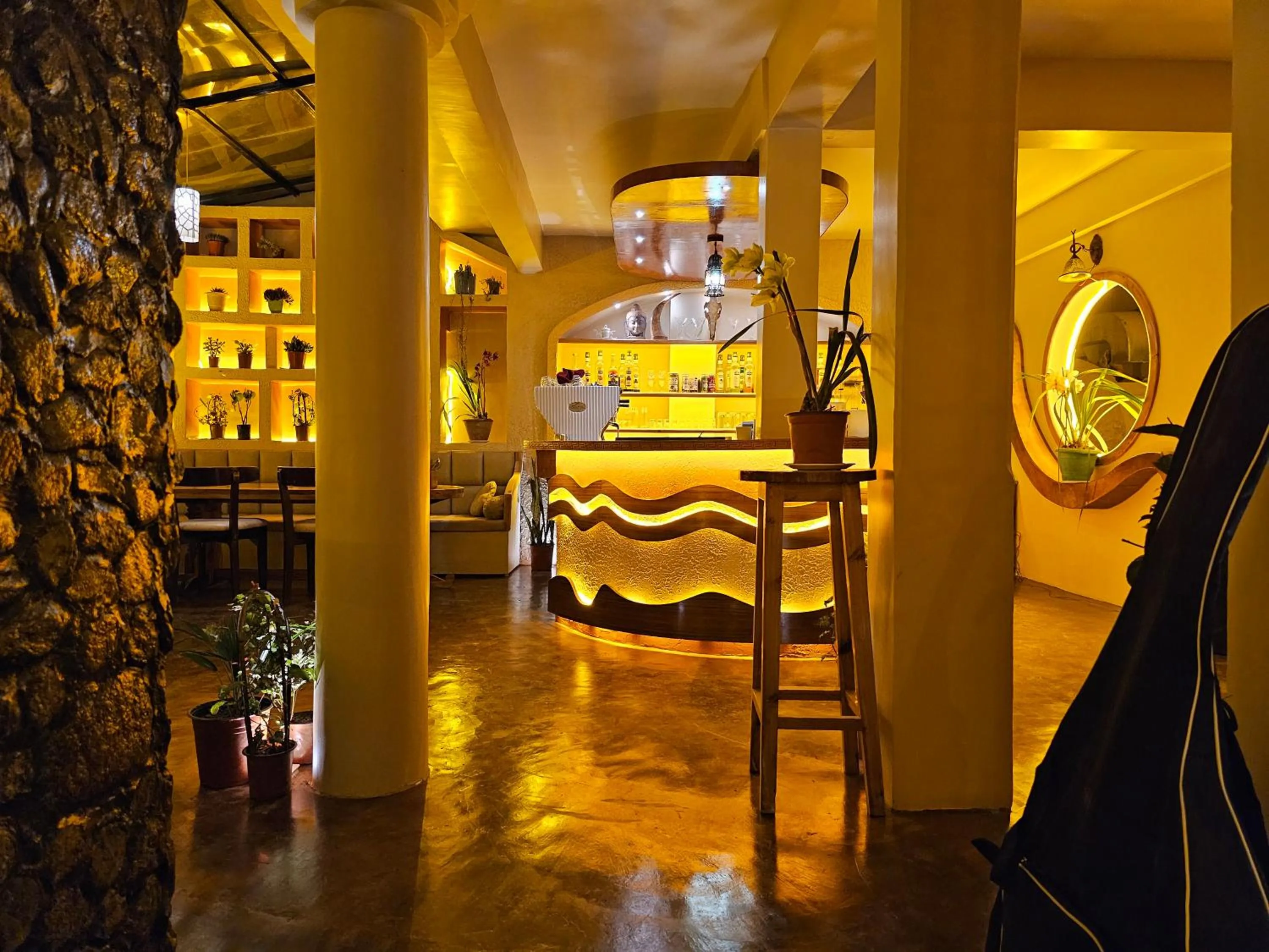 Restaurant/places to eat in Hotel Golden Orchid