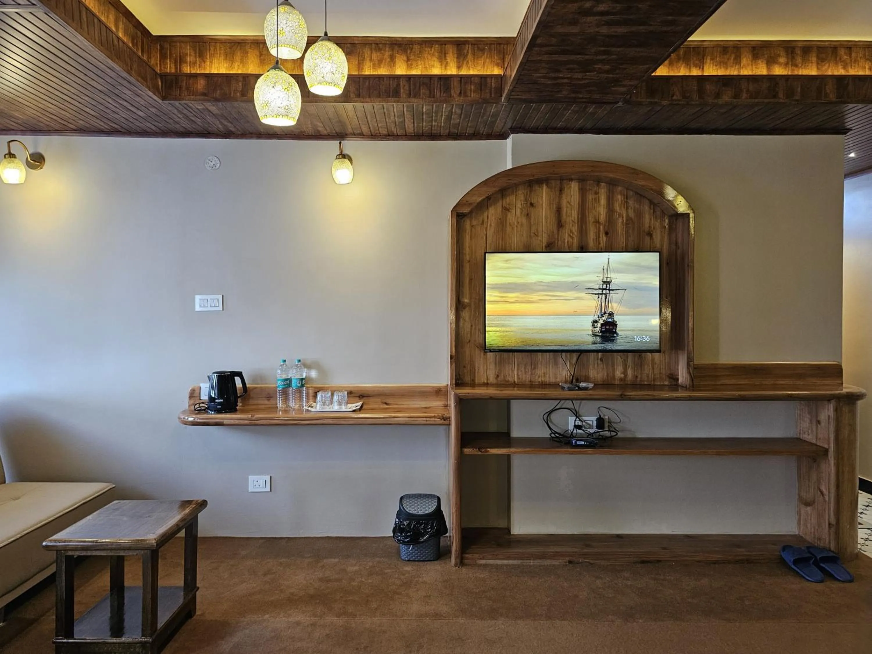 TV and multimedia in Hotel Golden Orchid