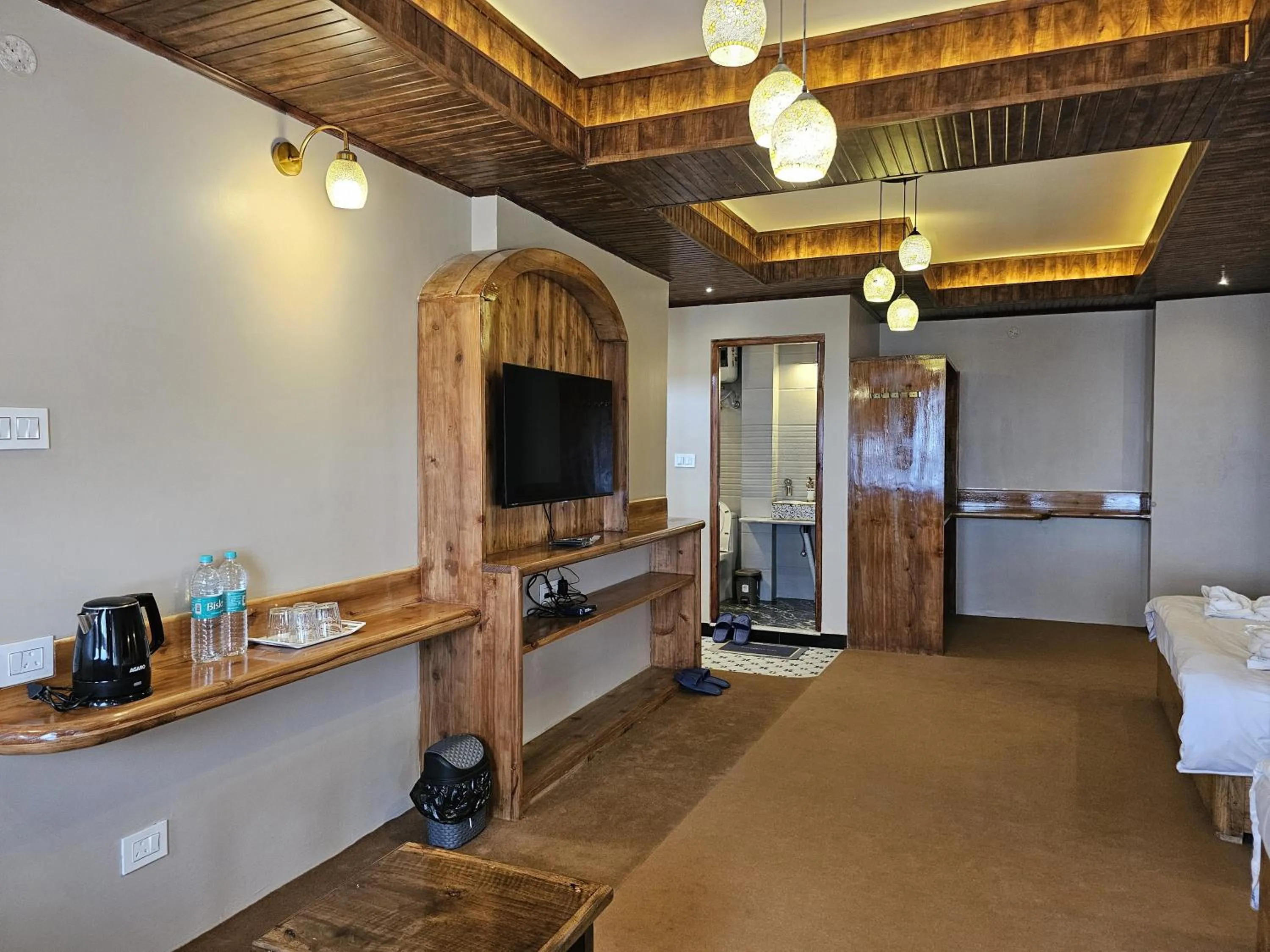 TV and multimedia in Hotel Golden Orchid