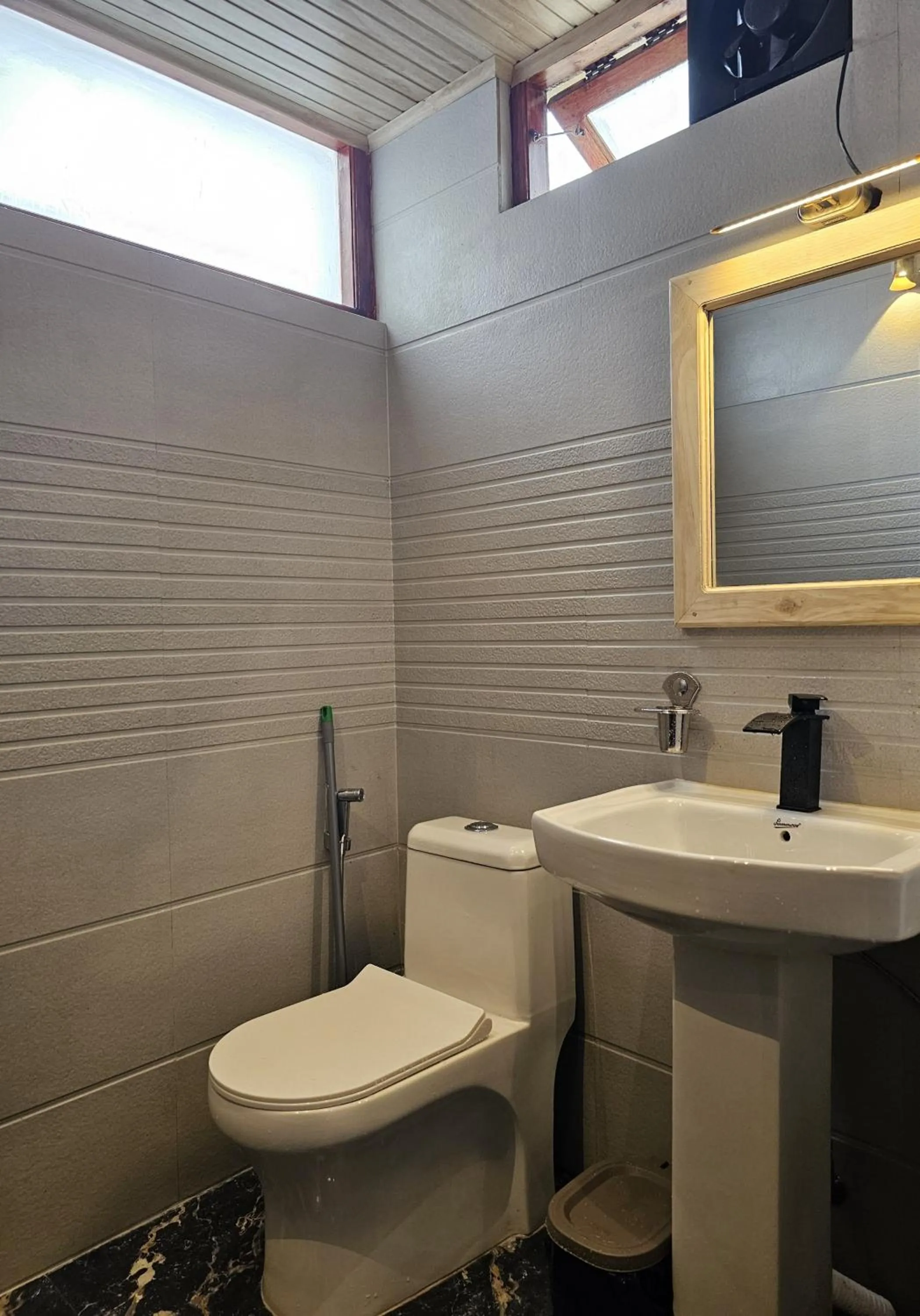 Toilet in Hotel Golden Orchid