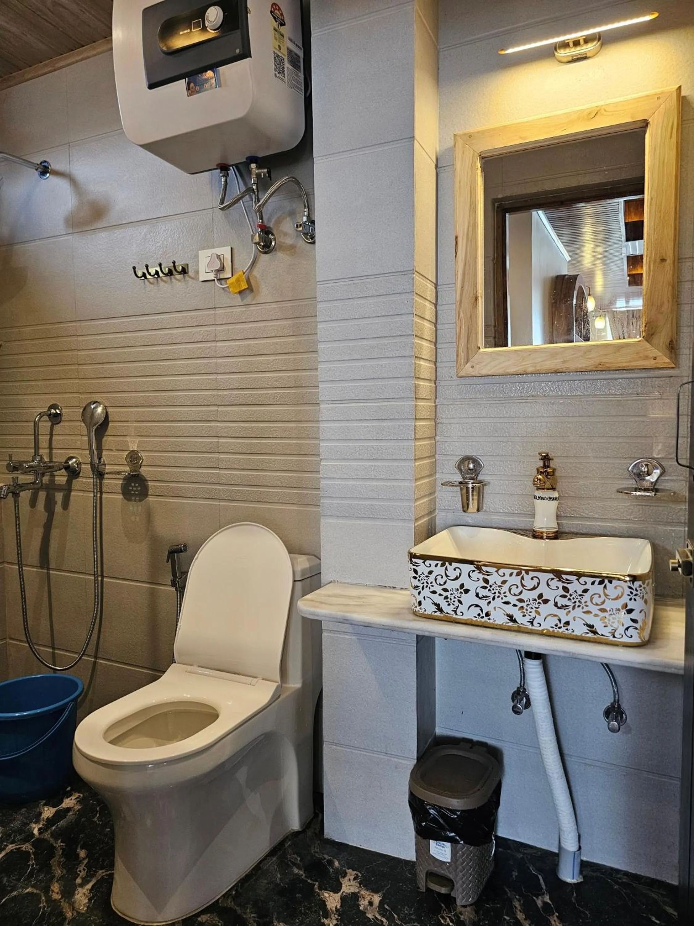 Toilet in Hotel Golden Orchid