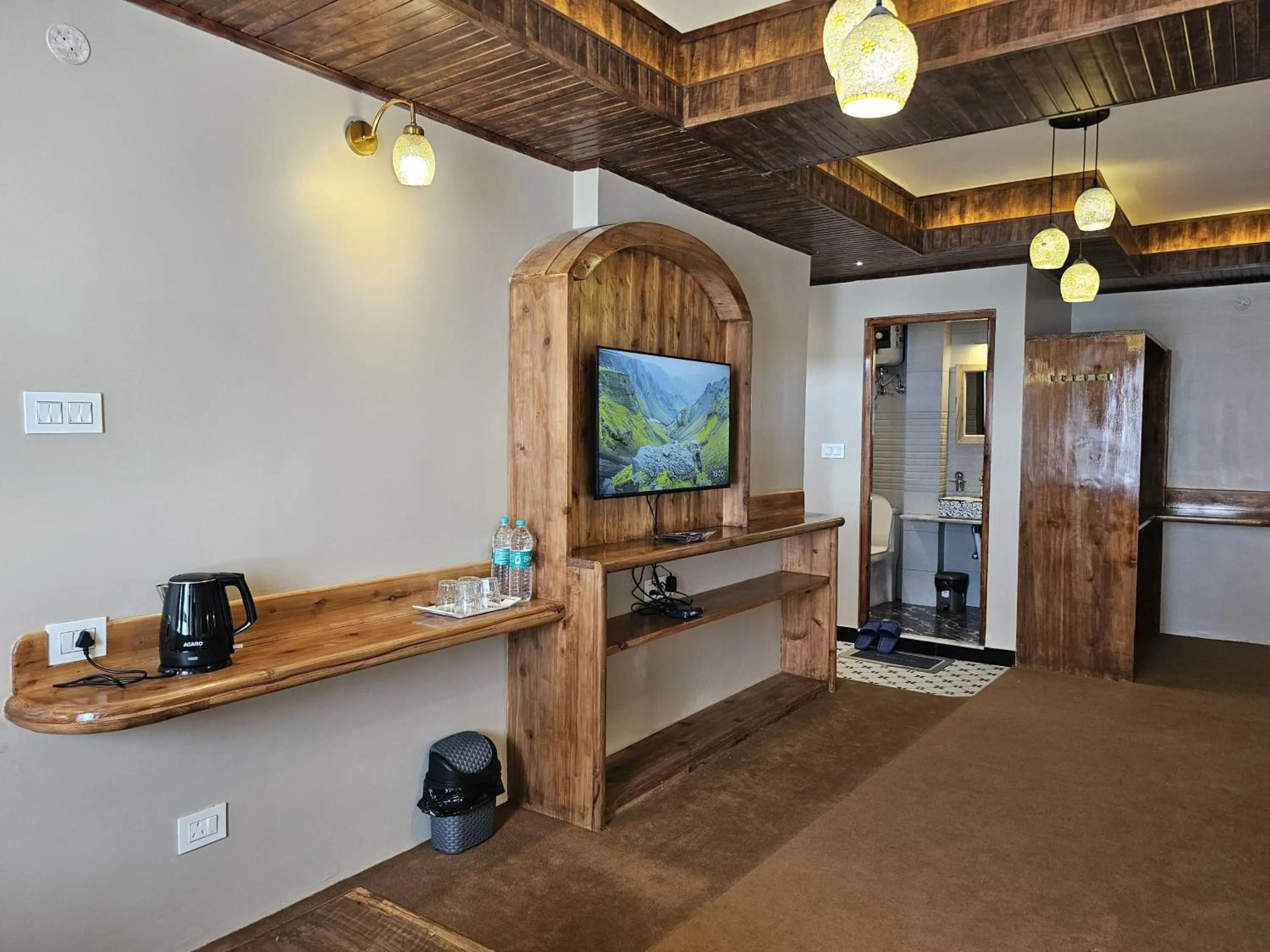 TV and multimedia in Hotel Golden Orchid