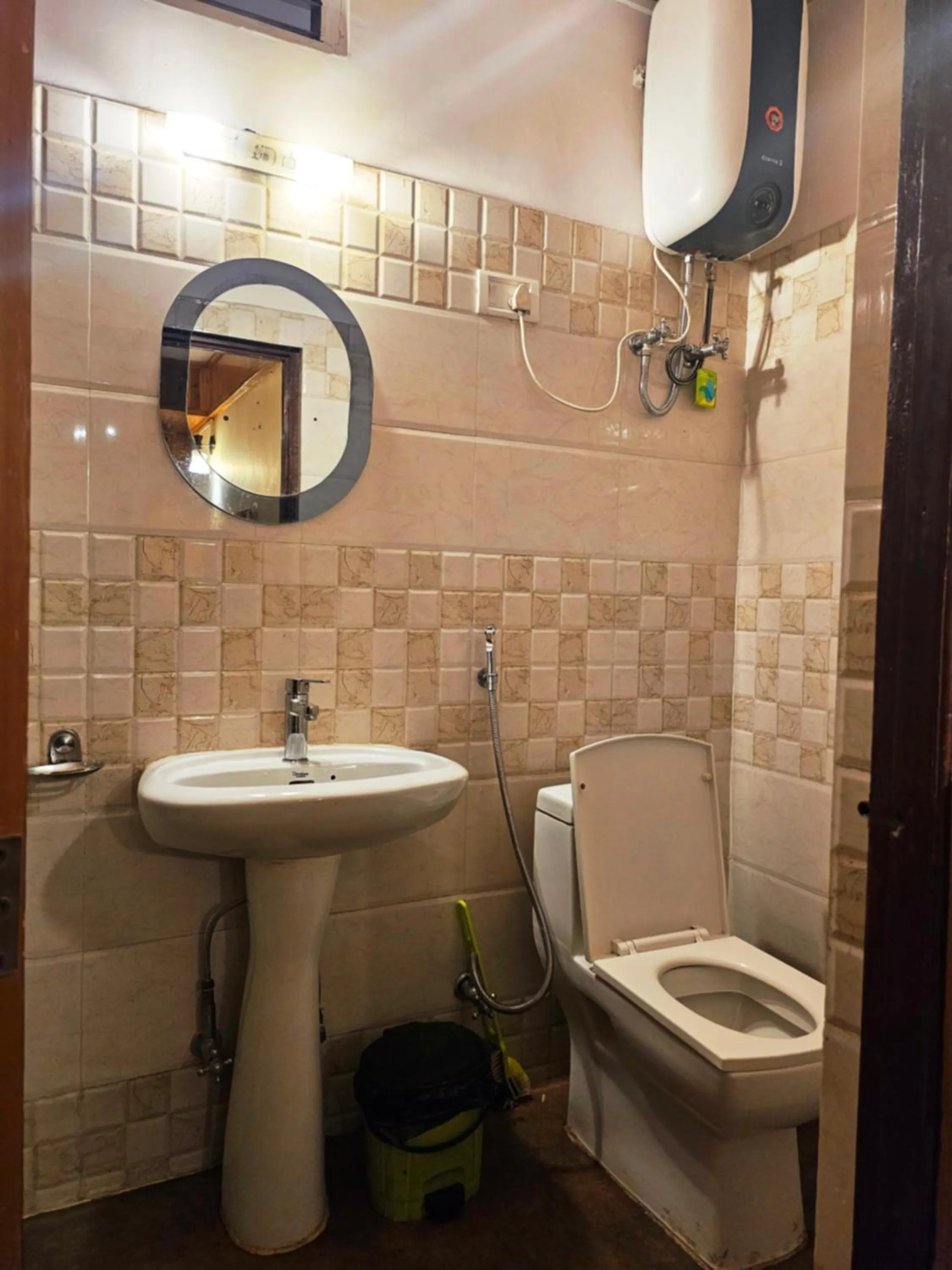 Toilet in Hotel Golden Orchid