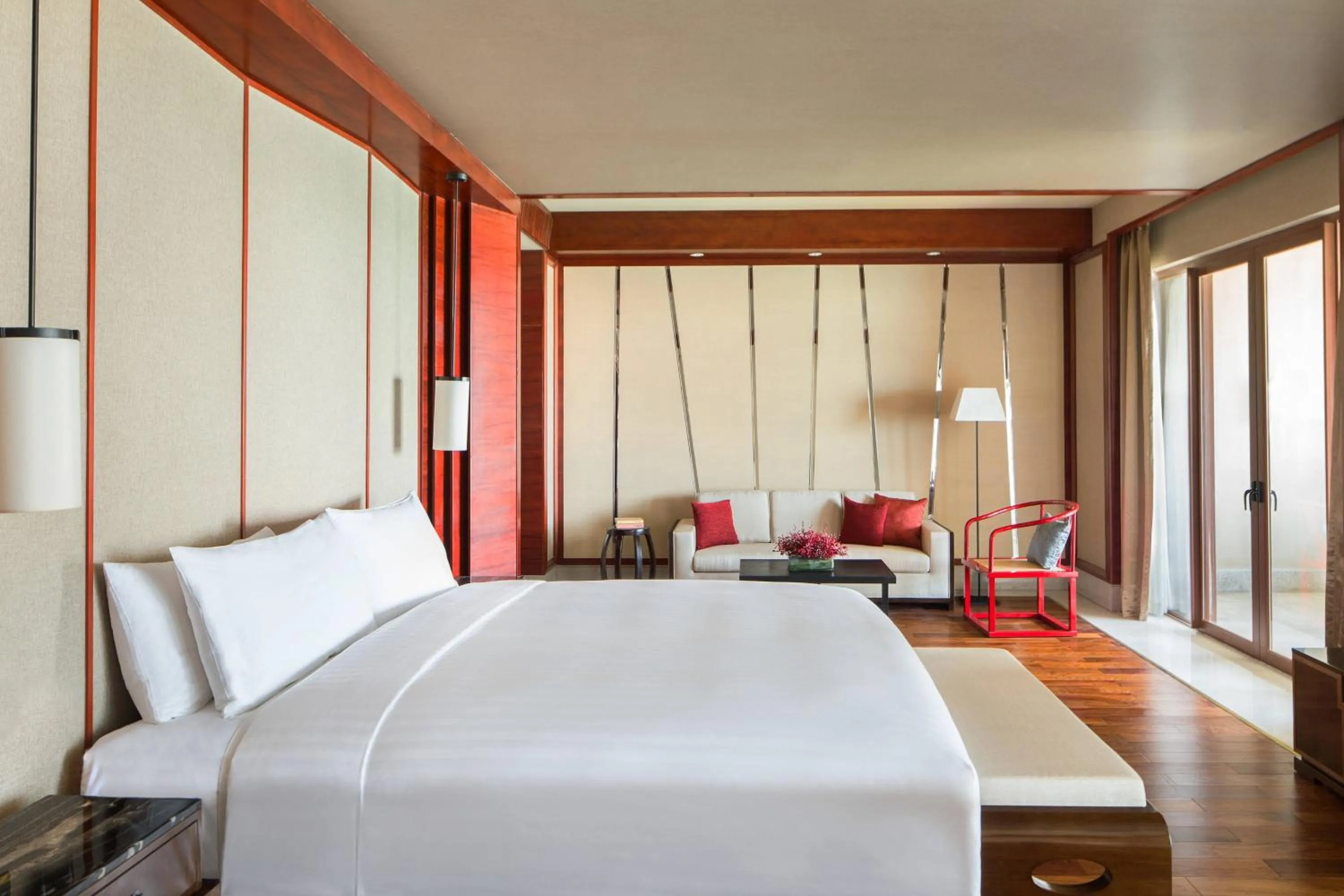 Photo of the whole room, Bed in Haikou Marriott Hotel