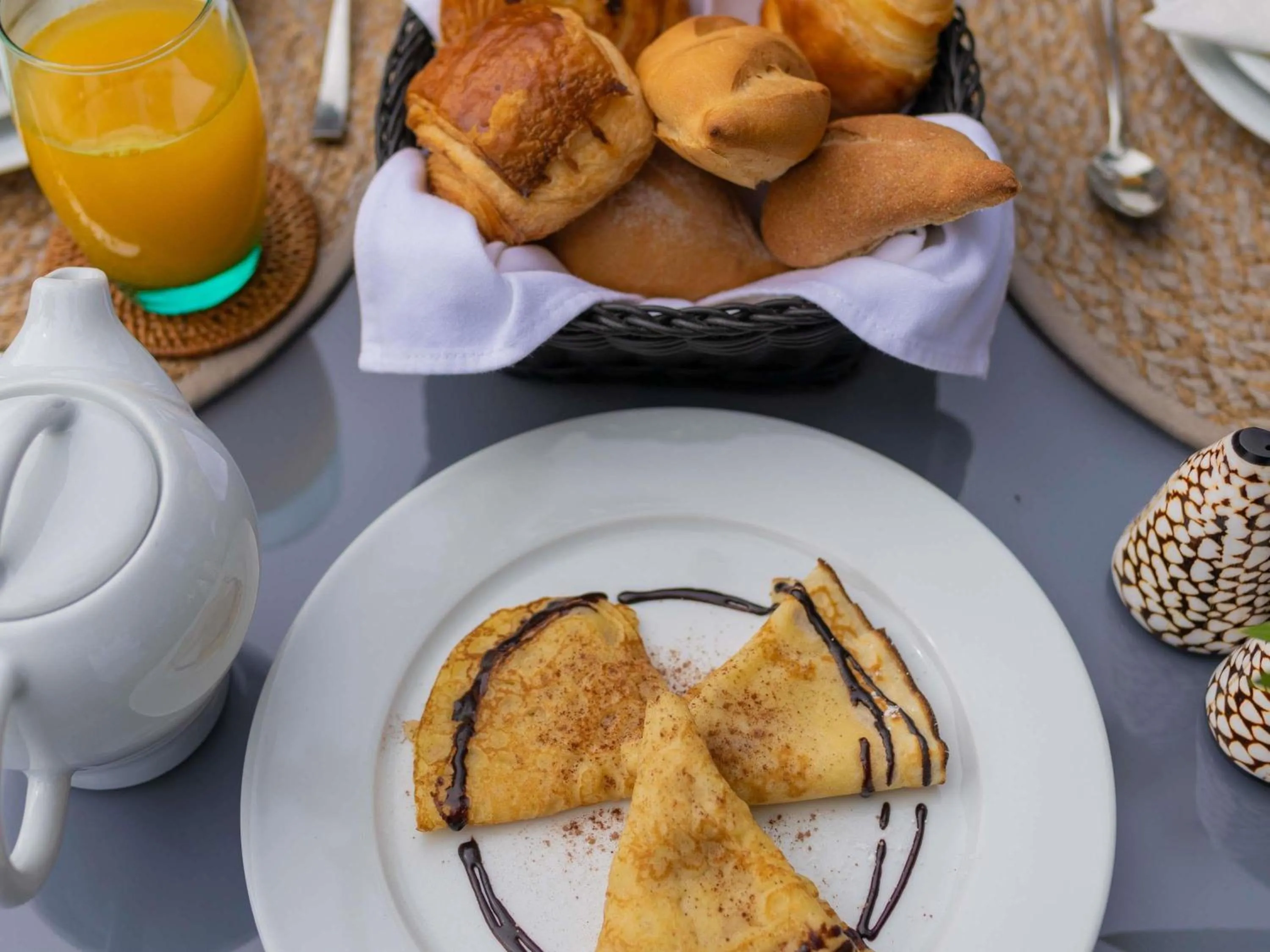 Restaurant/places to eat in Mantis Soanambo Hotel And Spa