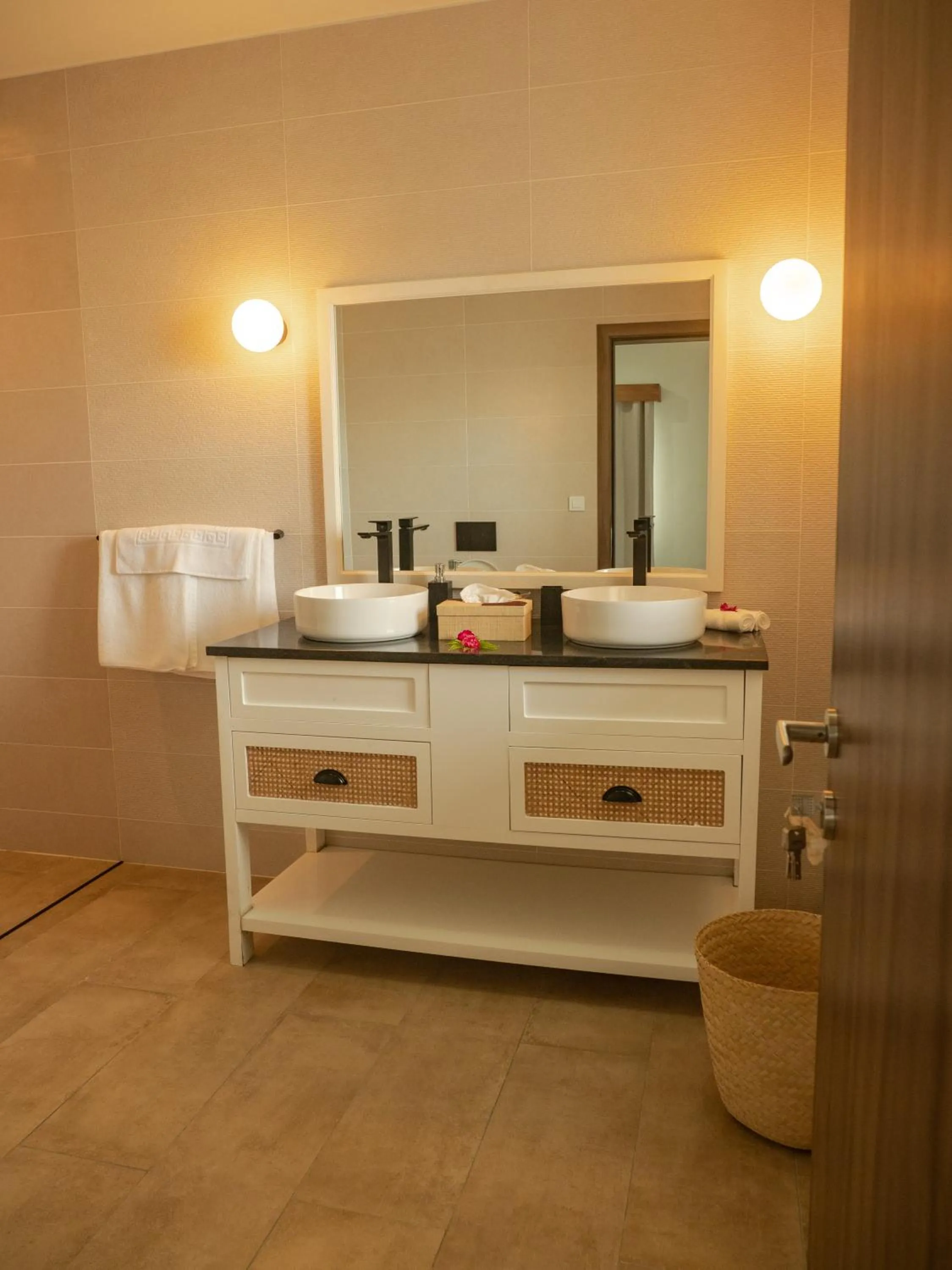 Bathroom in Mantis Soanambo Hotel And Spa