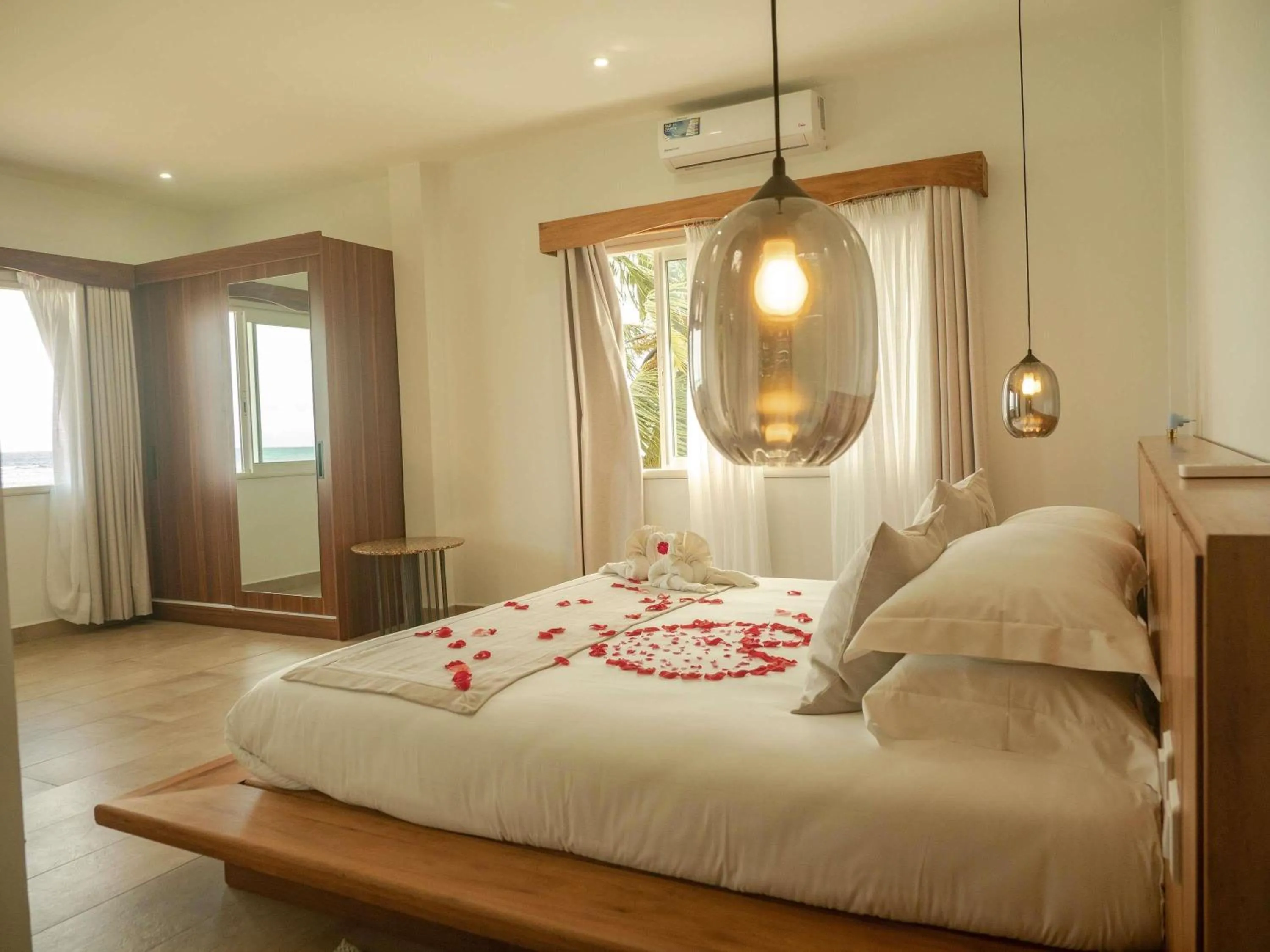 Bedroom, Bed in Mantis Soanambo Hotel And Spa