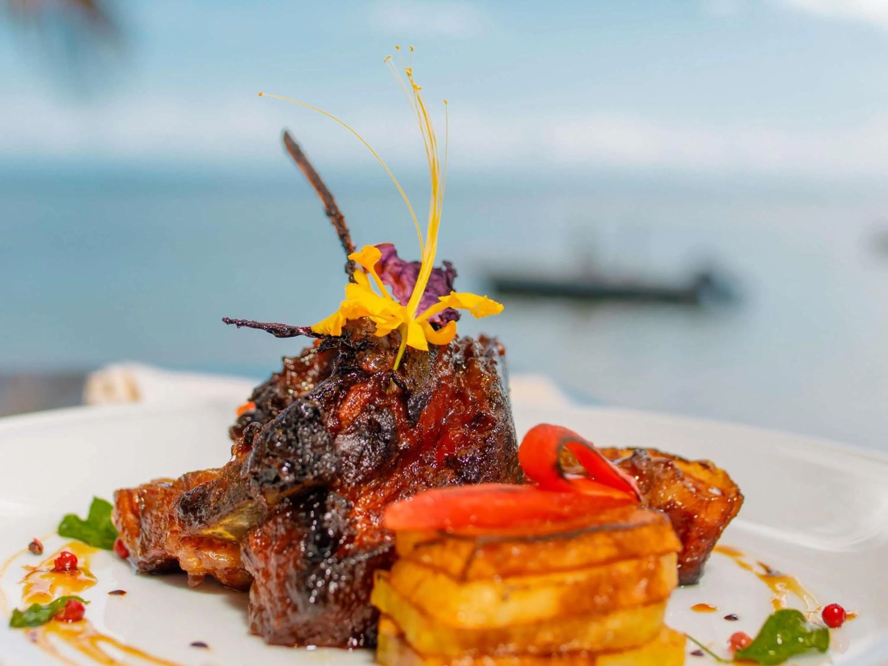 Restaurant/places to eat in Mantis Soanambo Hotel And Spa