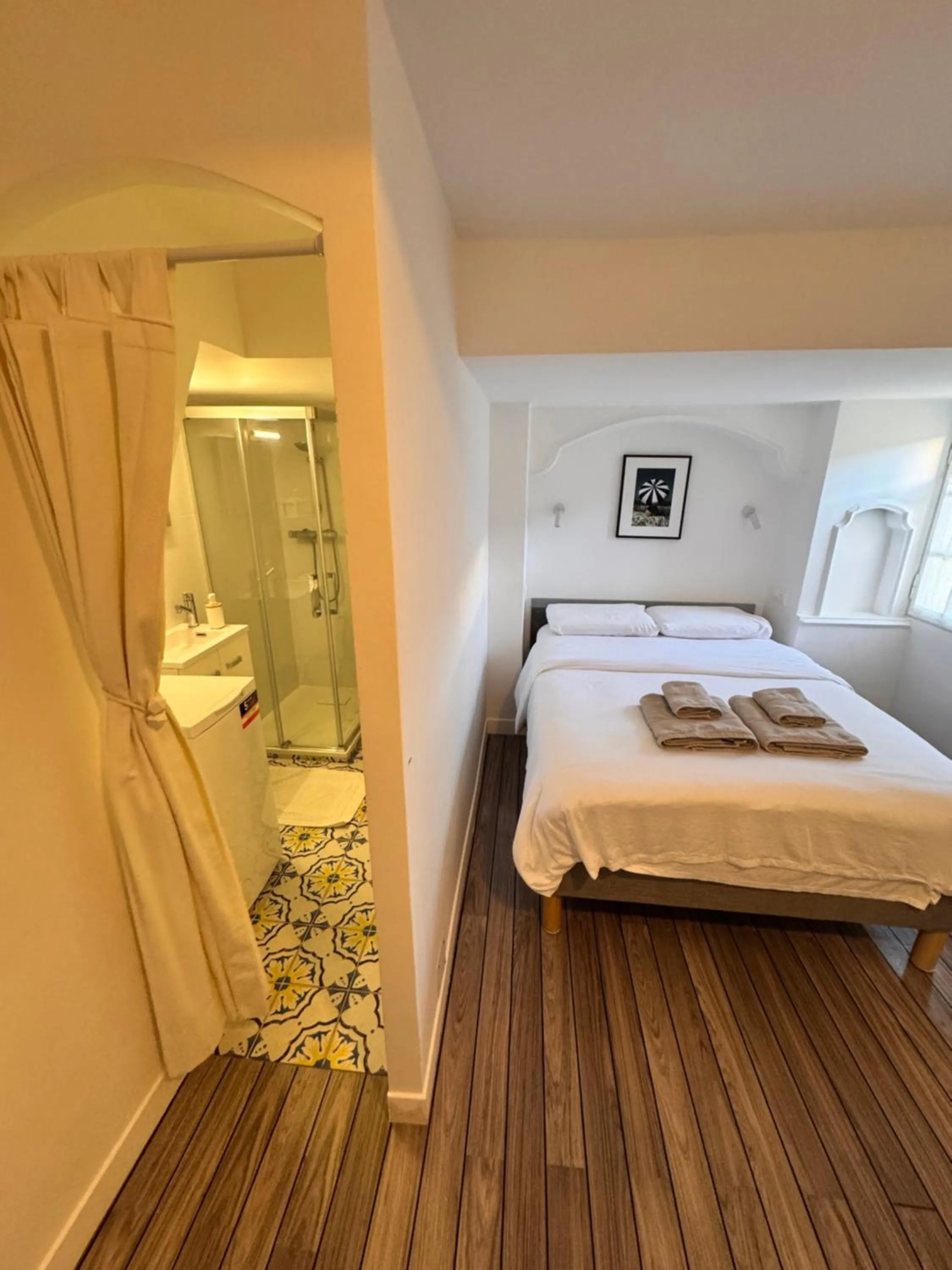 Carre D'or: Very Central Calm Cozy 2BR, with Wi-Fi