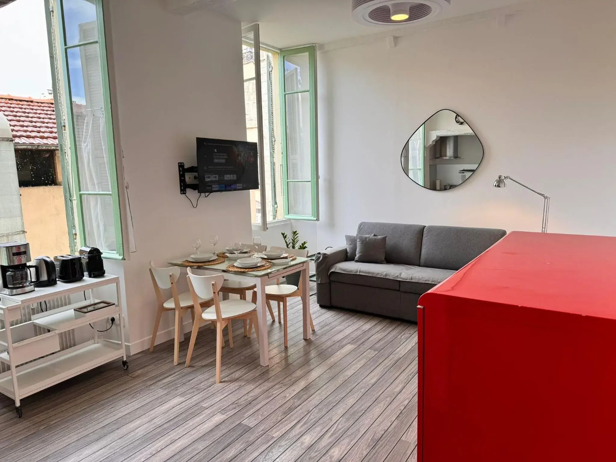 Carre D'or: Very Central Calm Cozy 2BR, with Wi-Fi Carre D'or: Very Central Calm Cozy 2BR, with Wi-Fi