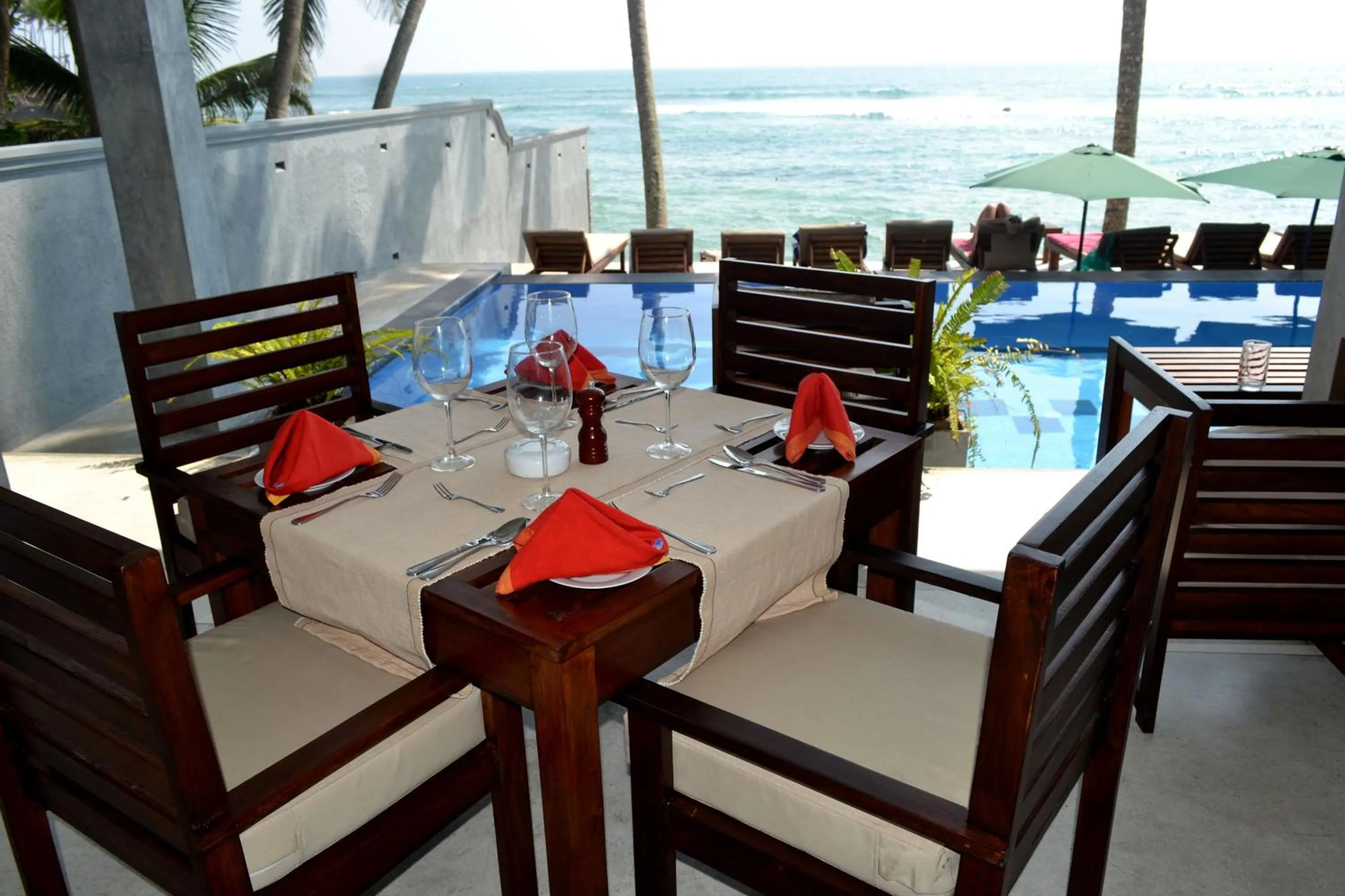 Restaurant/places to eat in Sea World Boutique Hotel