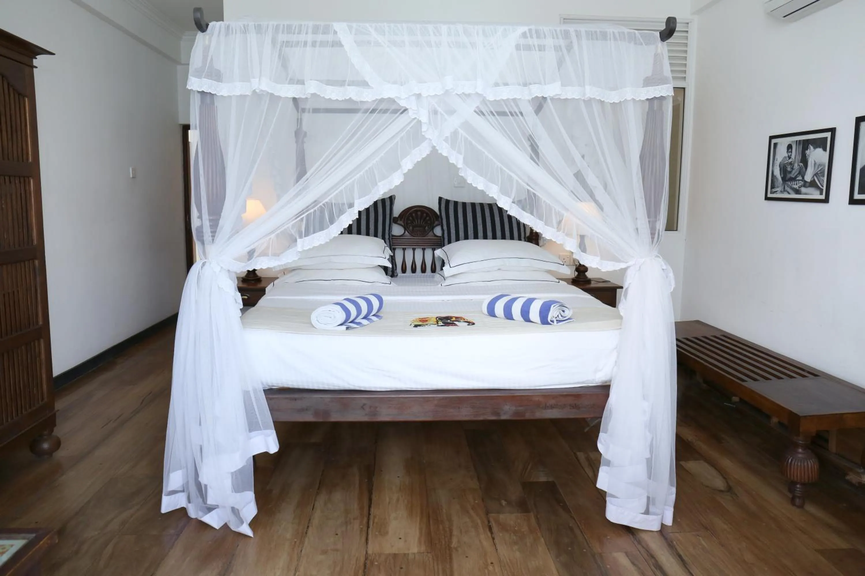 Photo of the whole room, Bed in Sea World Boutique Hotel