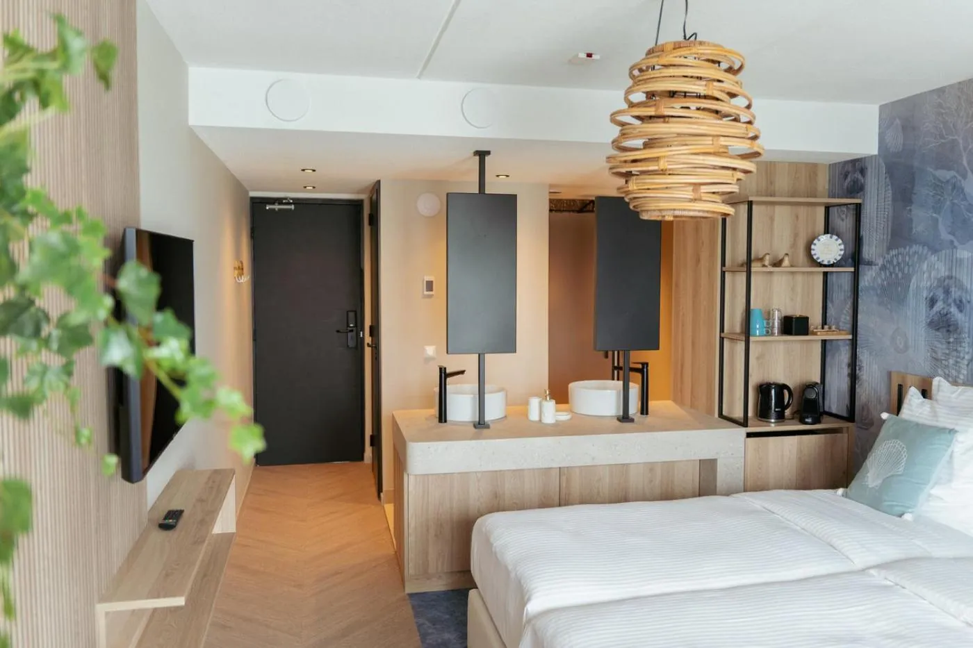 Photo of the whole room, Bed in Beachfront Boutiquehotel