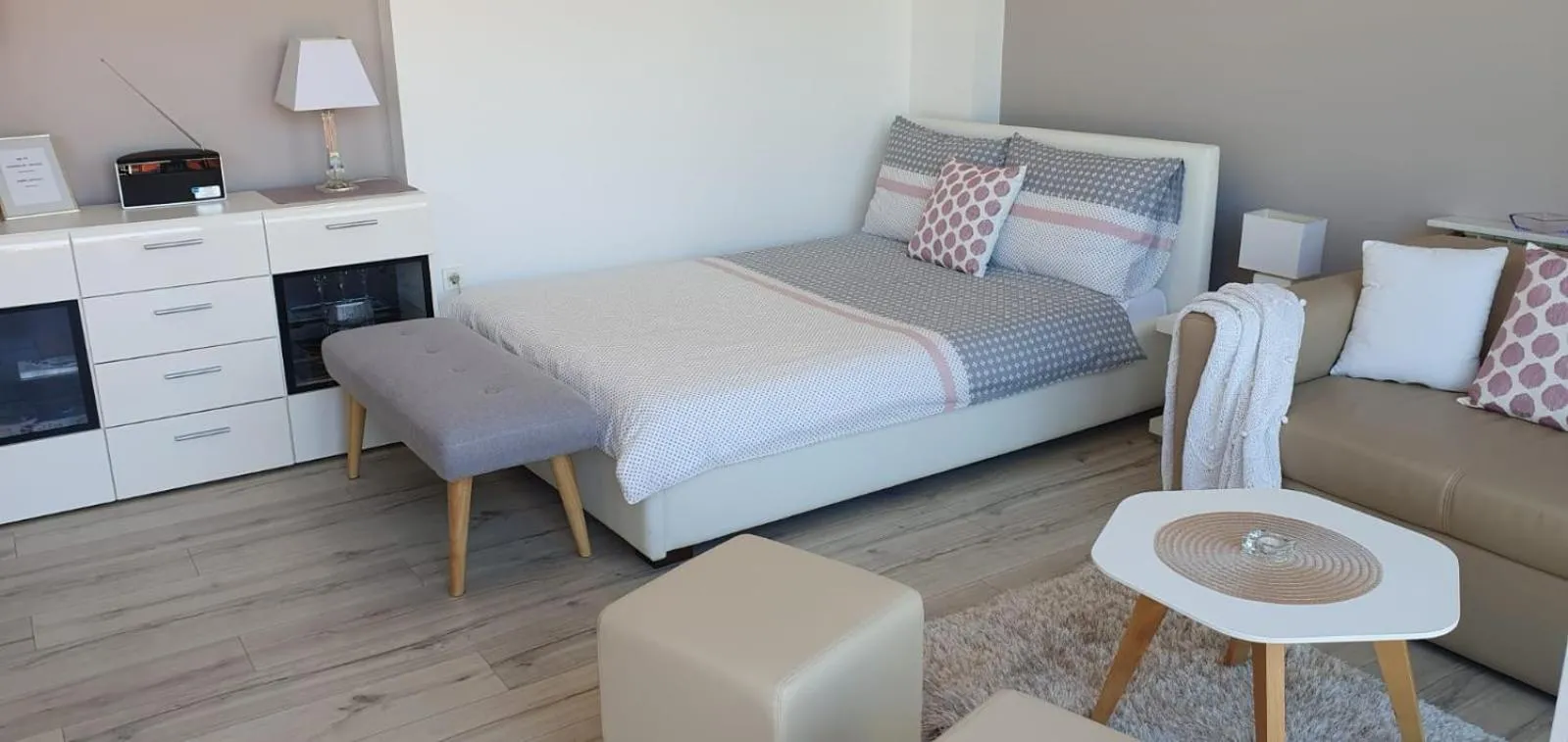 Bed in Bellevue Apartment