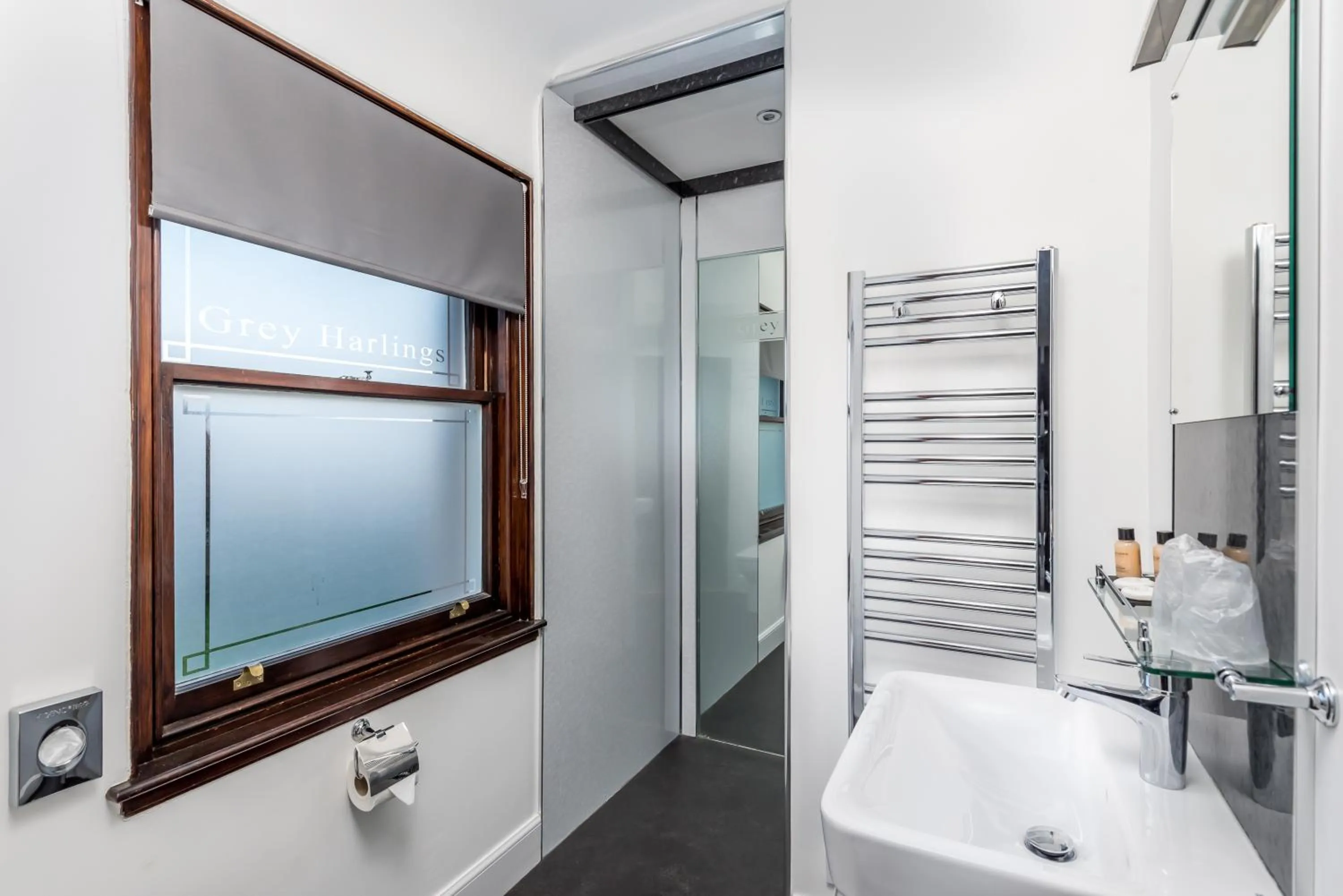 Bathroom in Grey Harlings Rooms