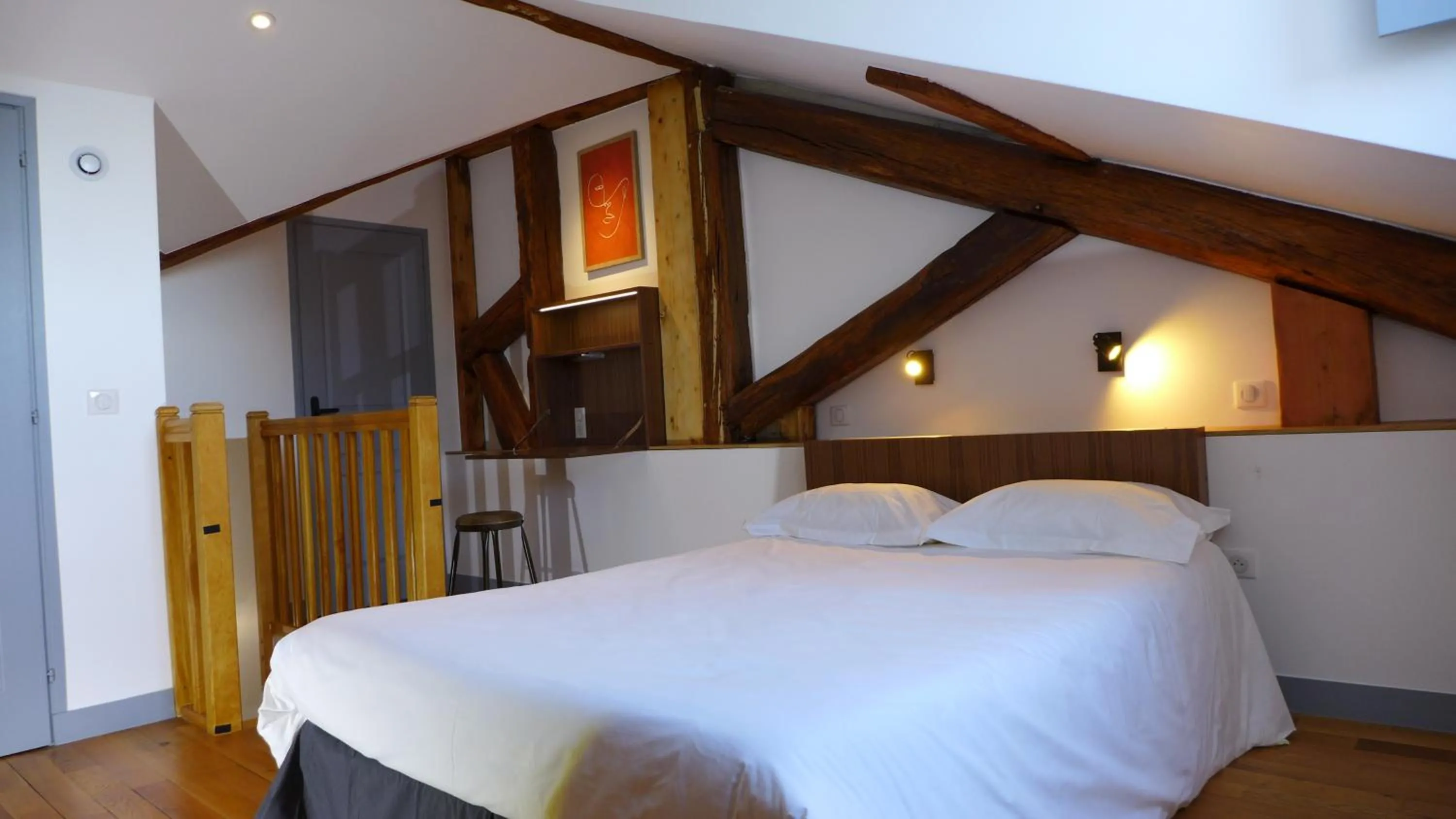 Bedroom, Bed in Les Versaillaises