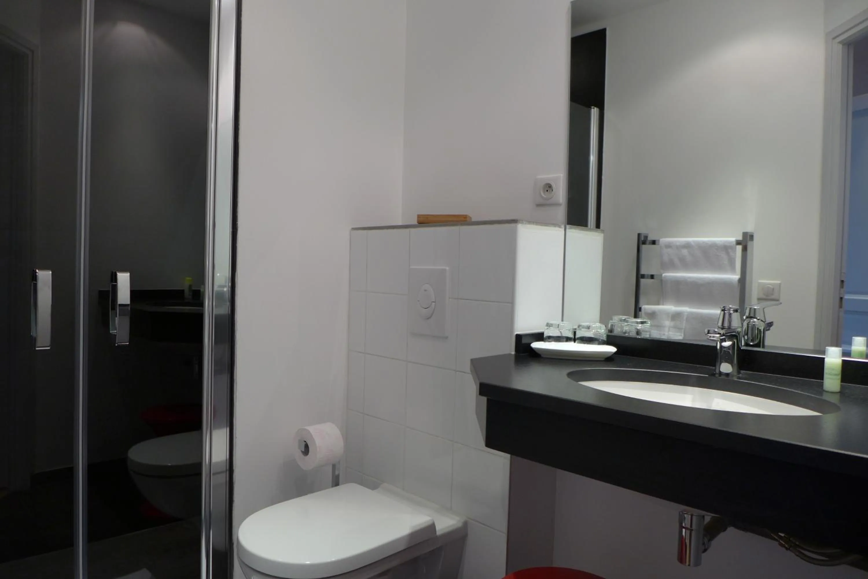 Bathroom in Les Versaillaises