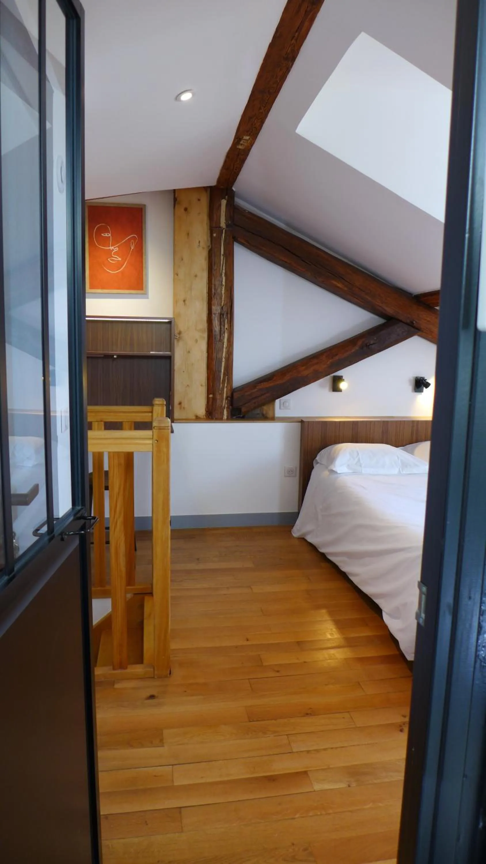 Bedroom, Bed in Les Versaillaises