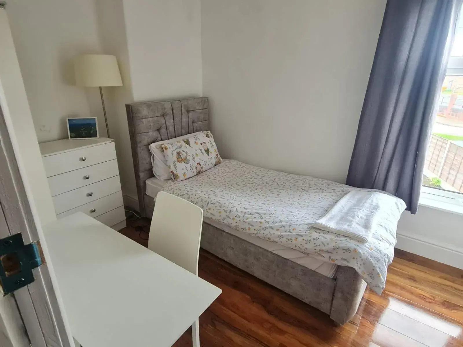 Standard Single Room with Shared Bathroom in Scotland Street, Newton Heath Standard Single Room with Shared Bathroom in Scotland Street, Newton Heath
