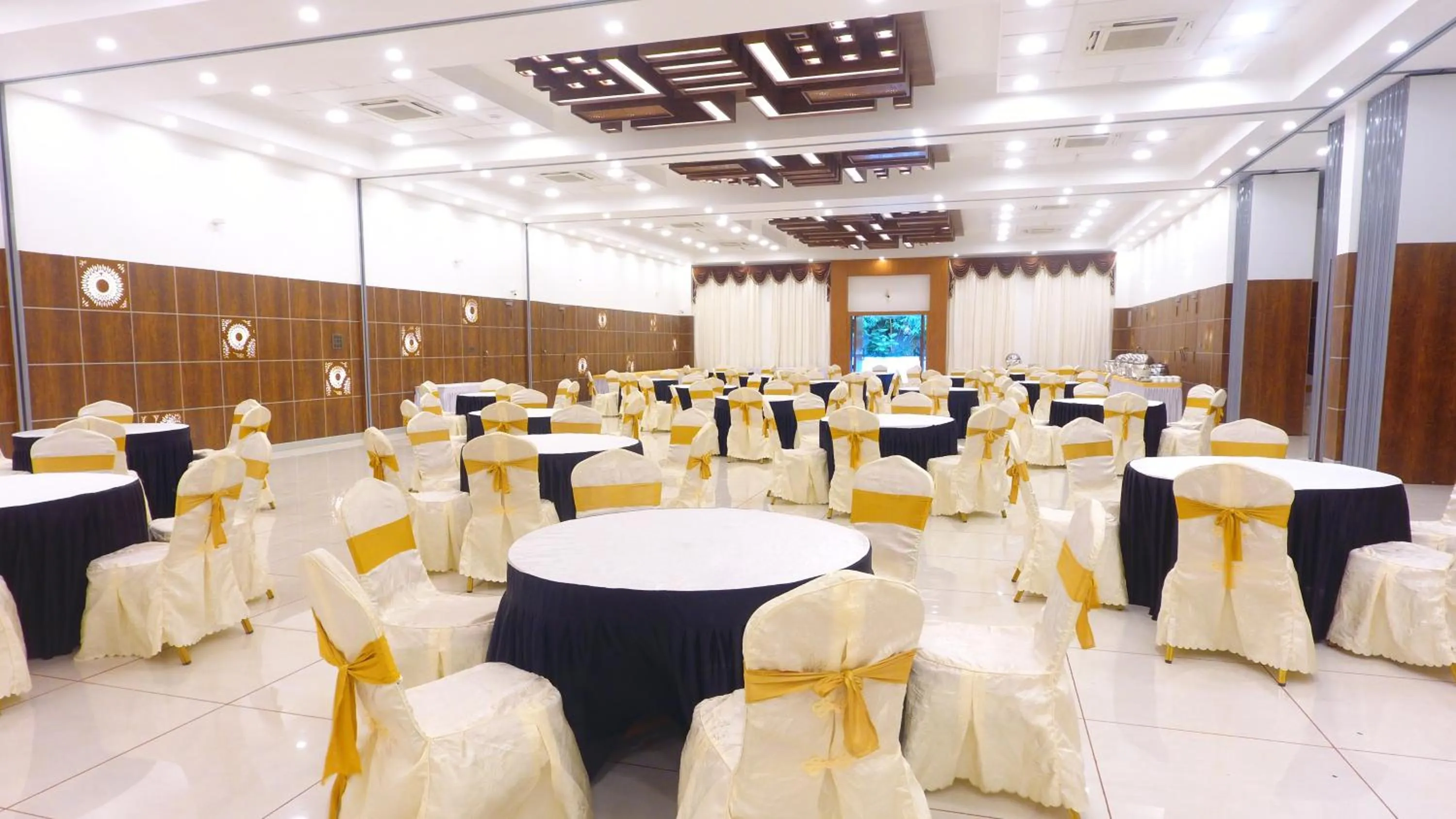 Banquet/Function facilities in Jal Mahal Resort and Spa