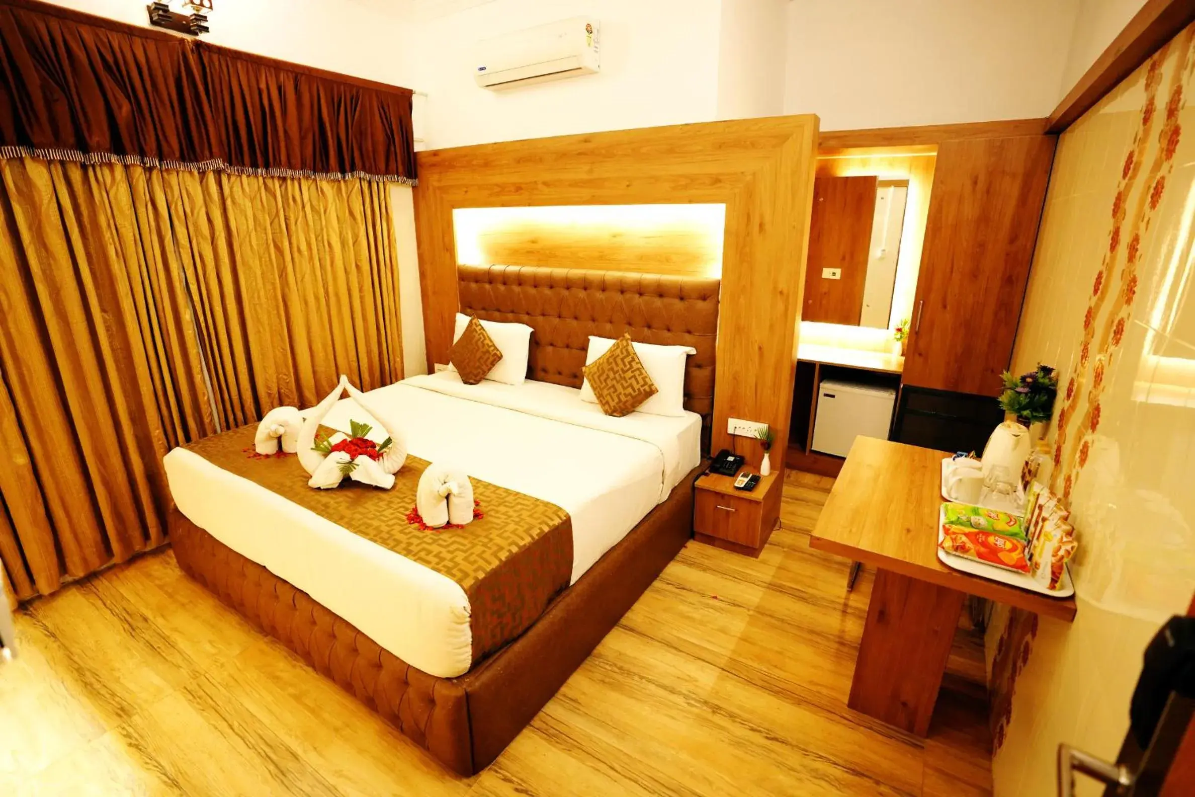 Photo of the whole room, Bed in Jal Mahal Resort and Spa Photo of the whole room, Bed in Jal Mahal Resort and Spa