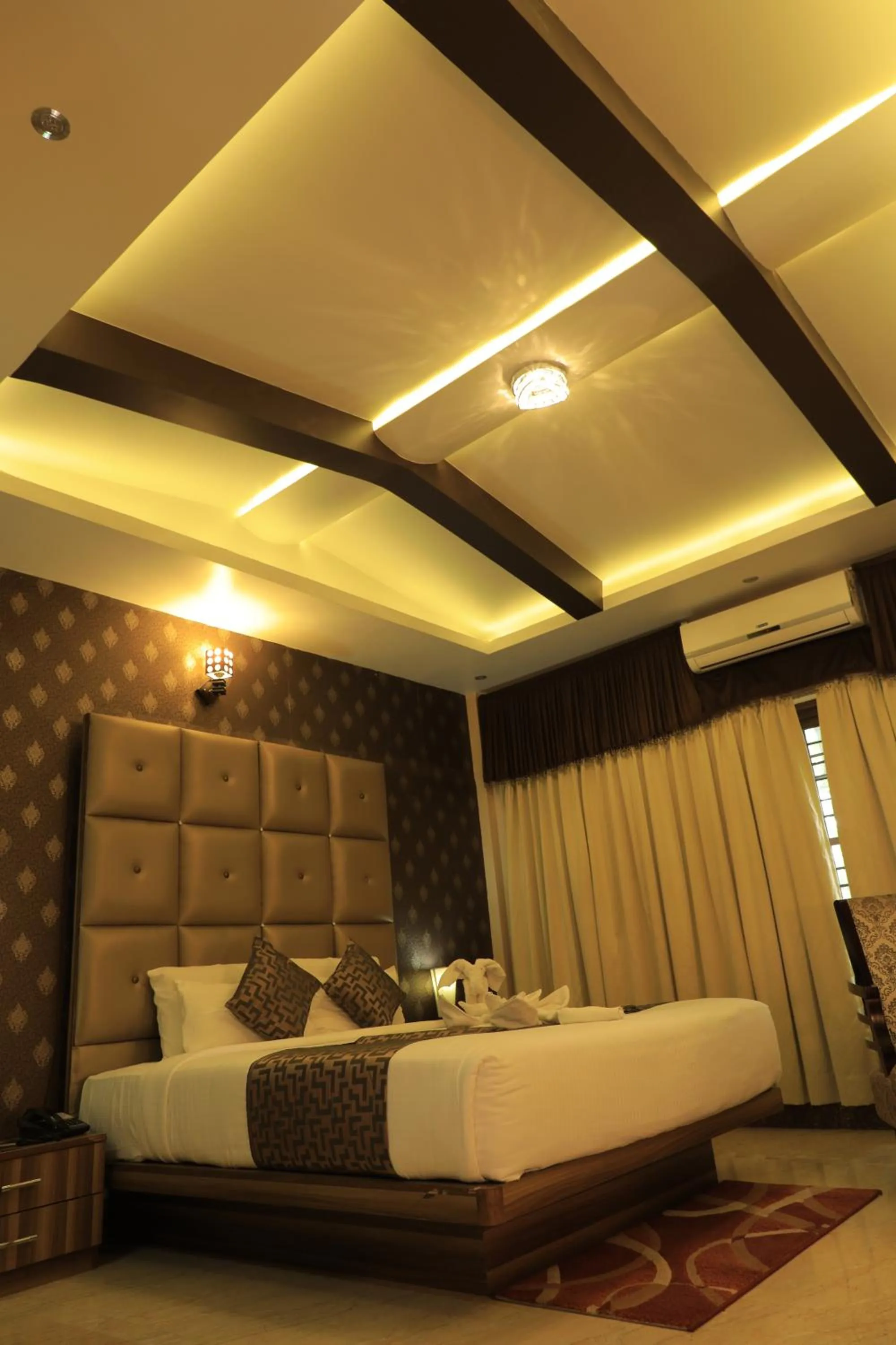 Bedroom, Bed in Jal Mahal Resort and Spa