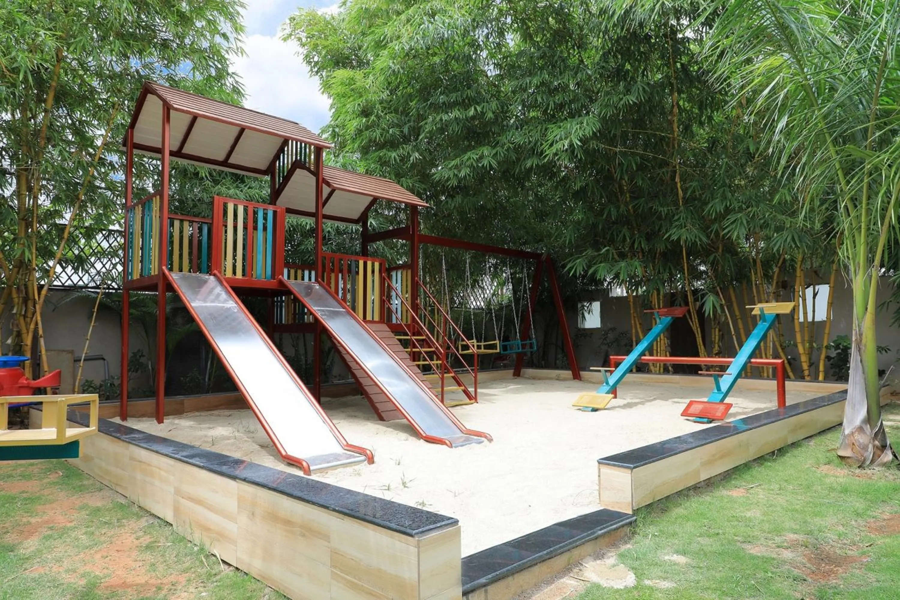 Children play ground in Jal Mahal Resort and Spa
