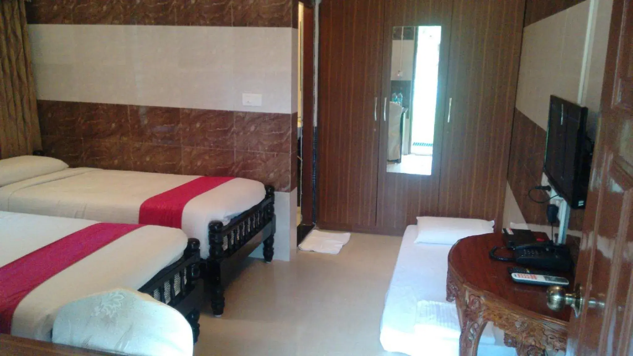 Bed in Jal Mahal Resort and Spa Bed in Jal Mahal Resort and Spa