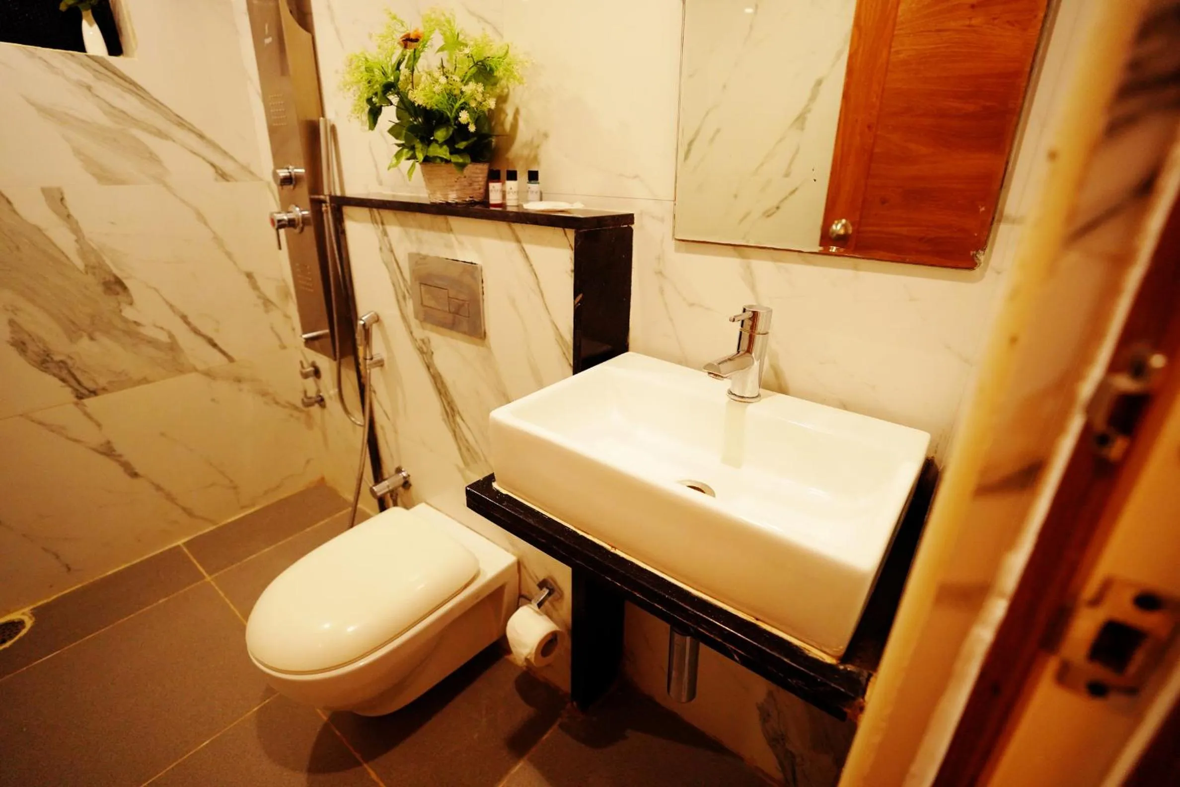 Bathroom in Jal Mahal Resort and Spa