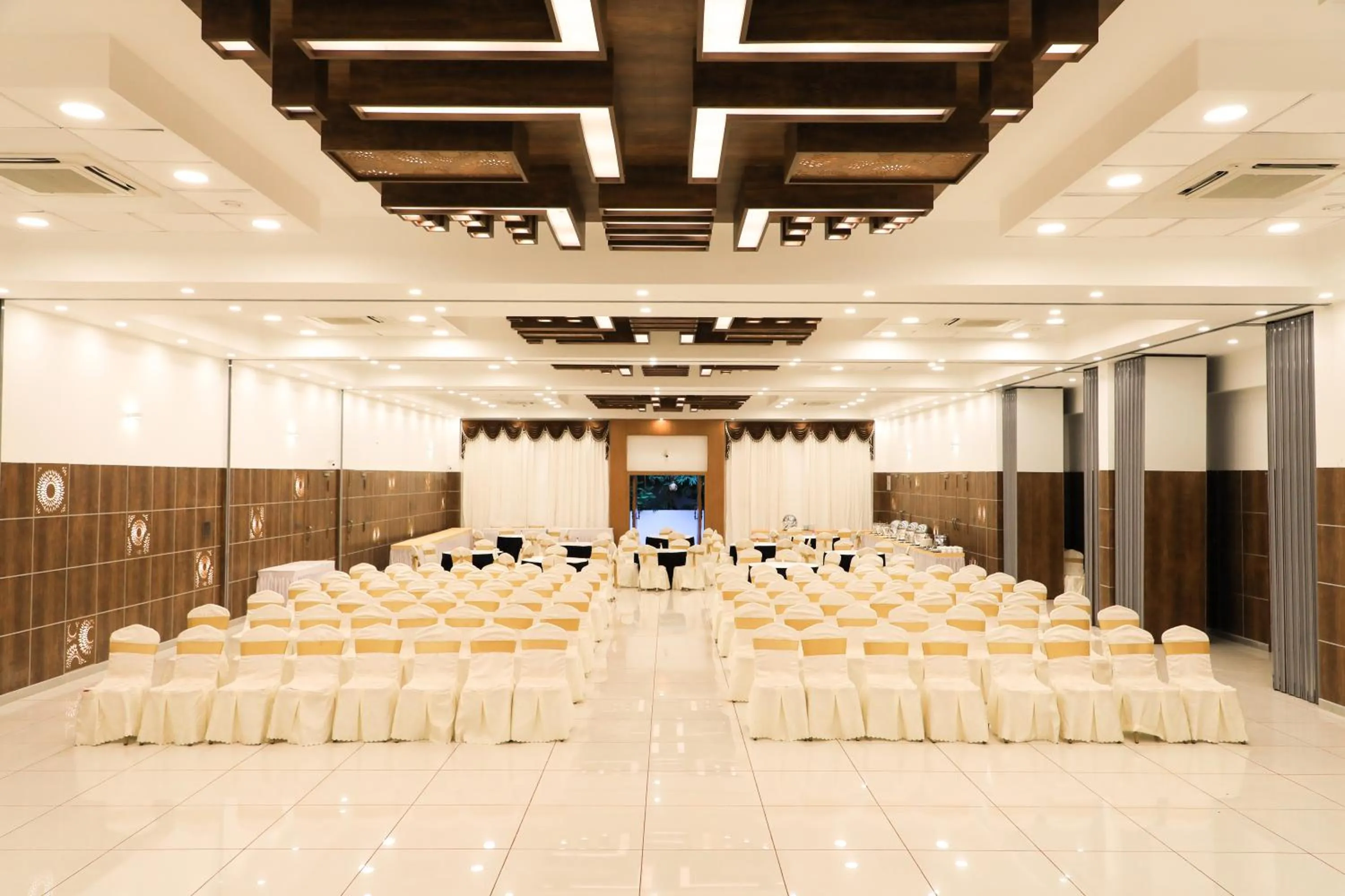 Banquet/Function facilities in Jal Mahal Resort and Spa