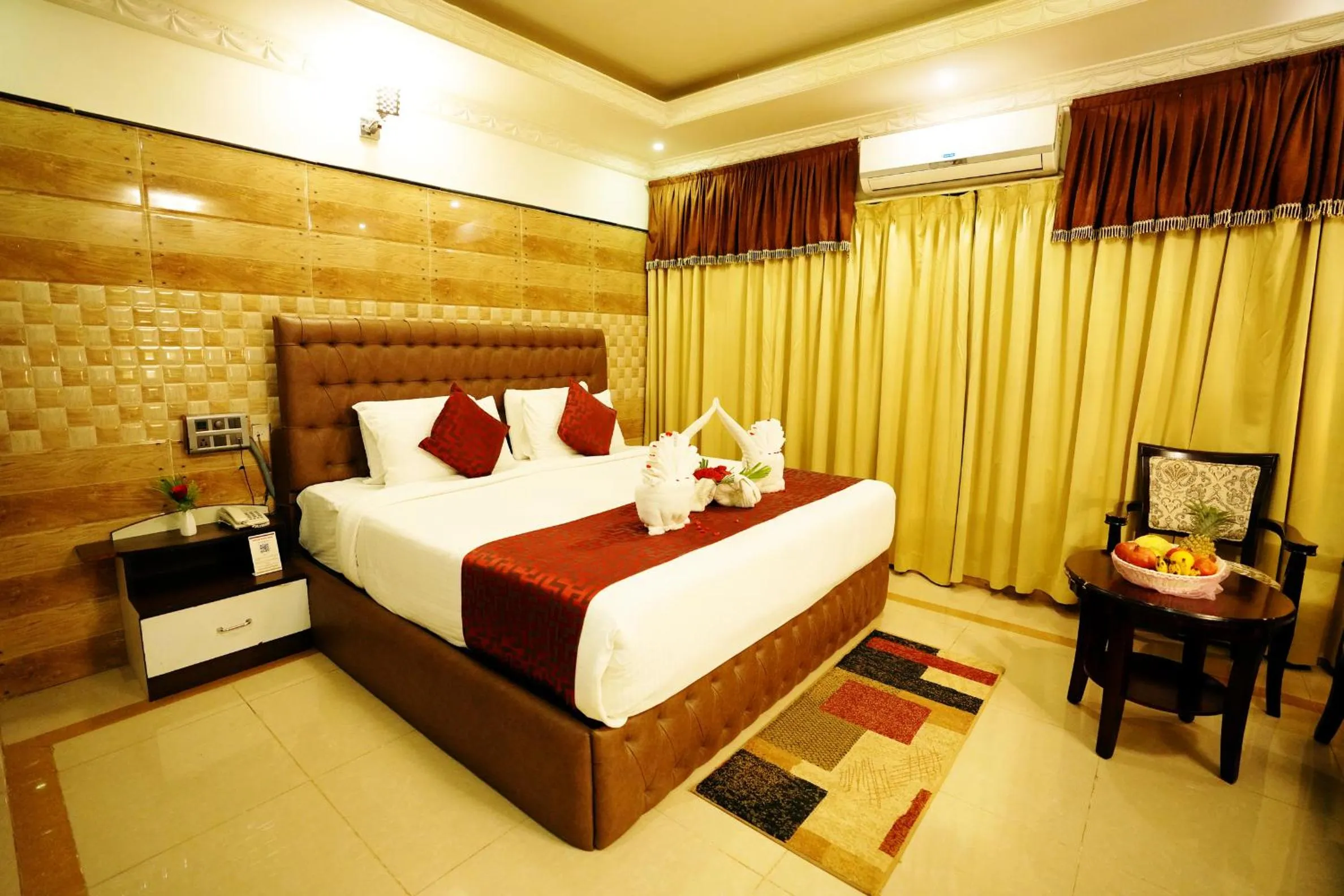 Bed in Jal Mahal Resort and Spa