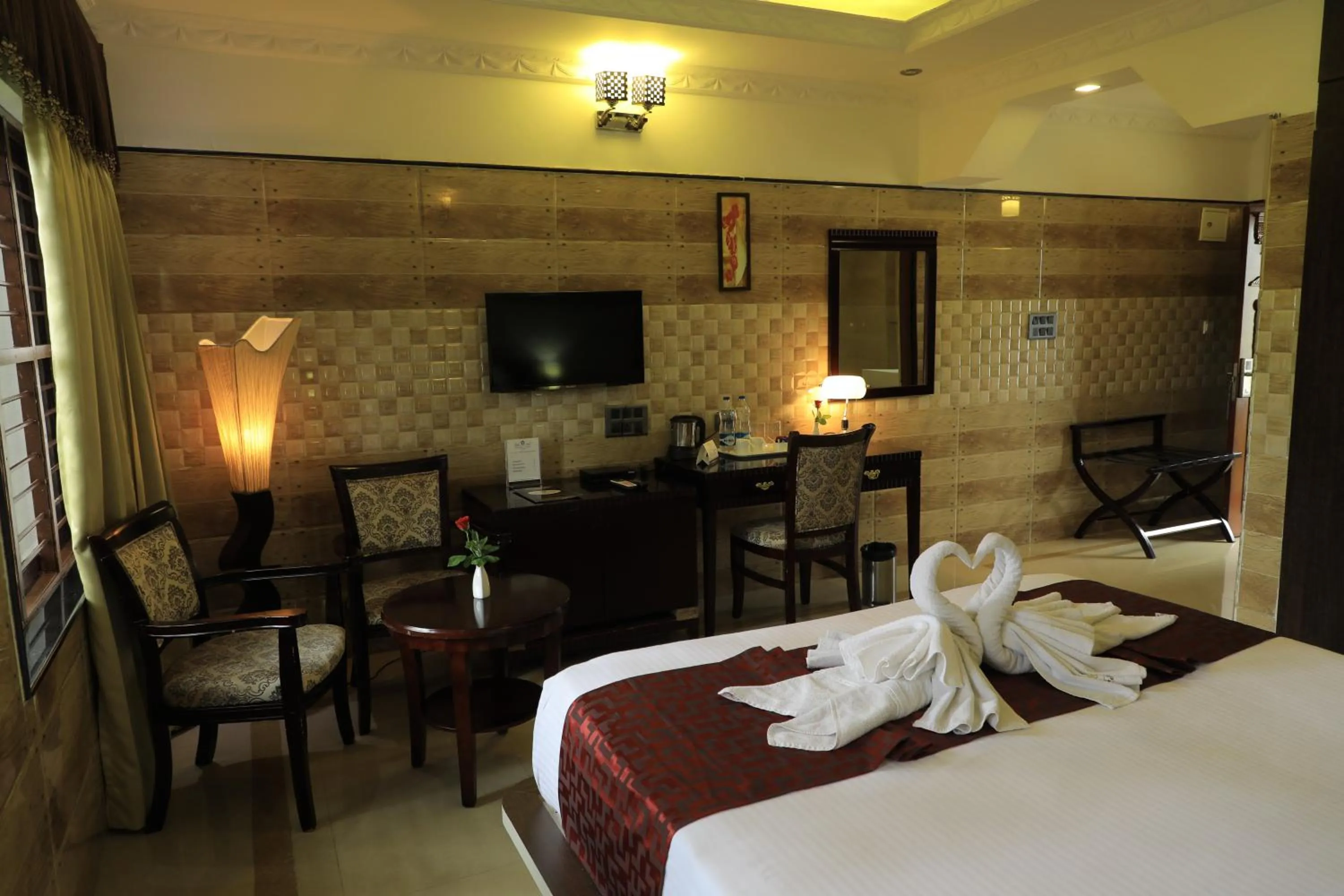 Photo of the whole room, Bed in Jal Mahal Resort and Spa