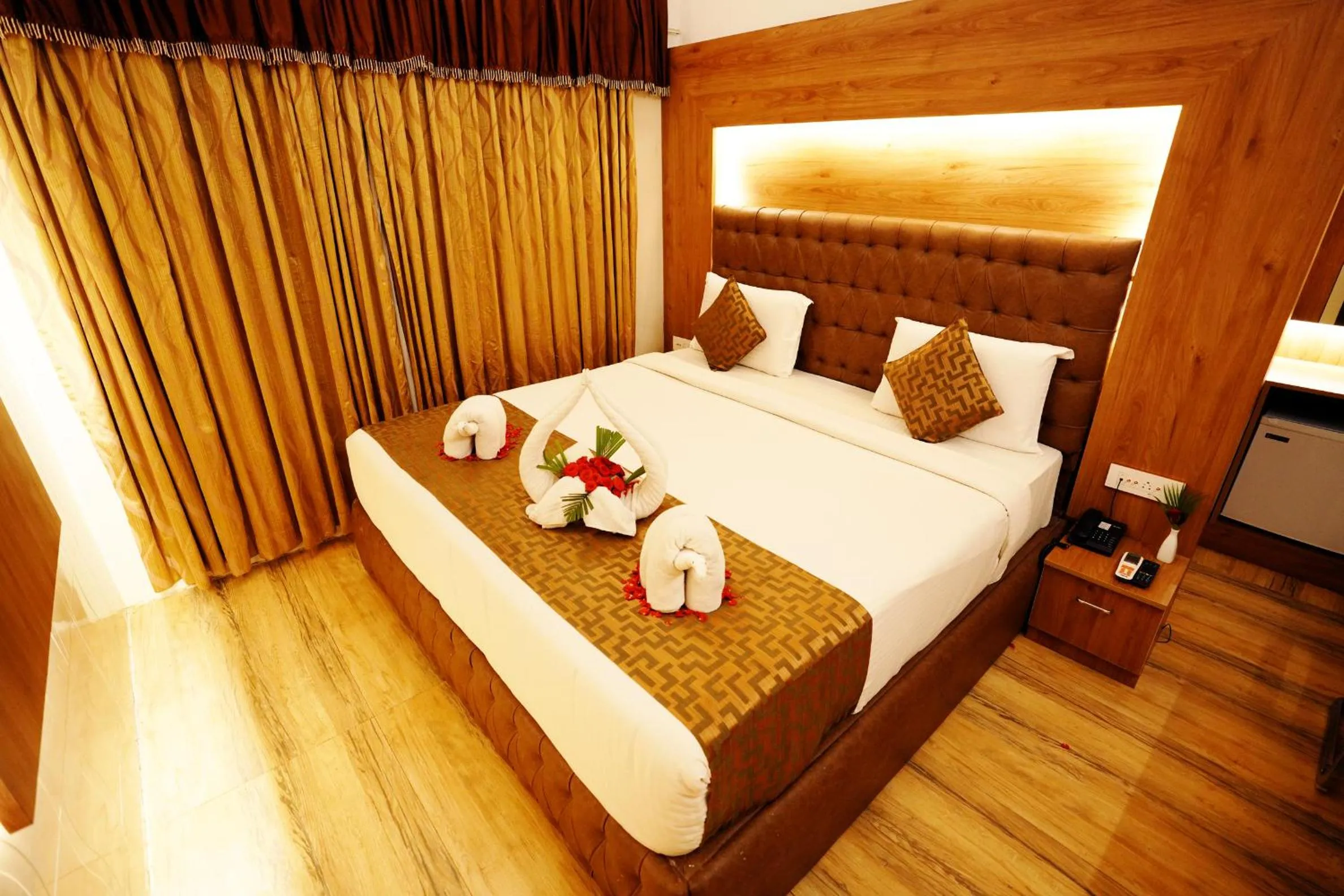 Bed in Jal Mahal Resort and Spa
