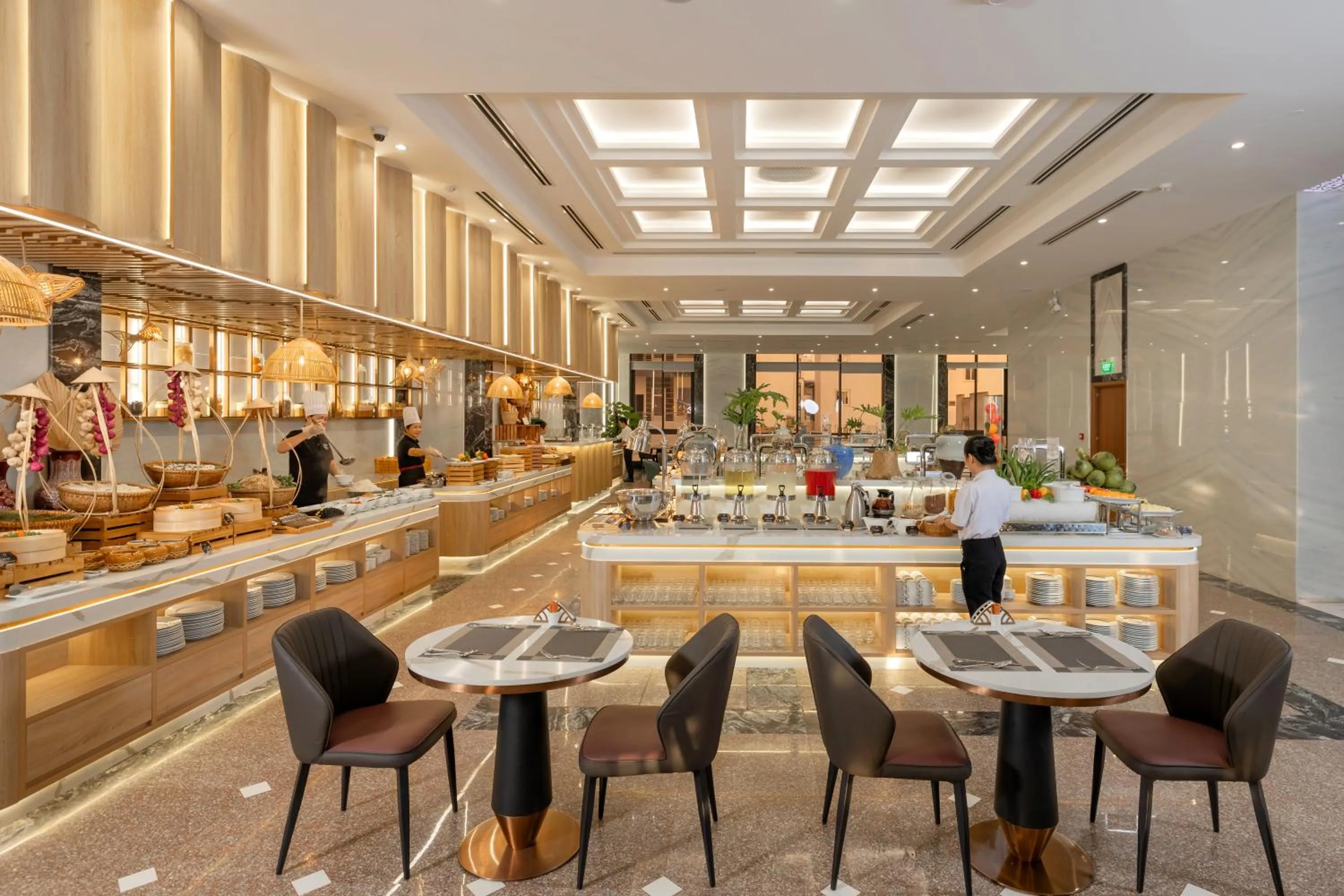 Restaurant/places to eat in PANAMA Nha Trang Hotel