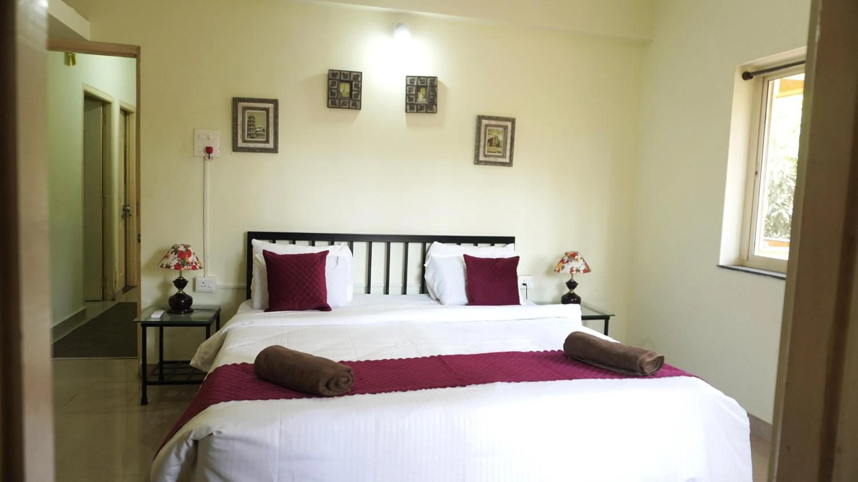 Bed in Four Seasons Guesthouse
