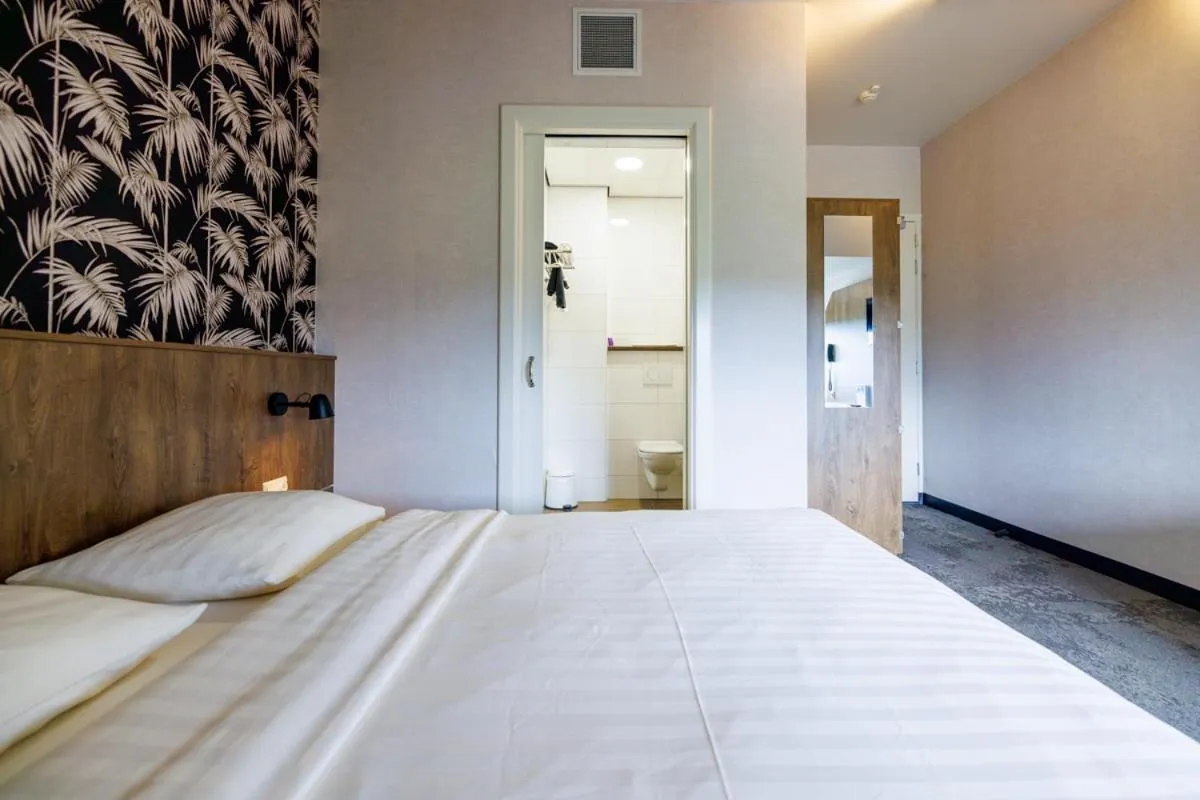 Bathroom, Bed in Hotel Frans op den Bult