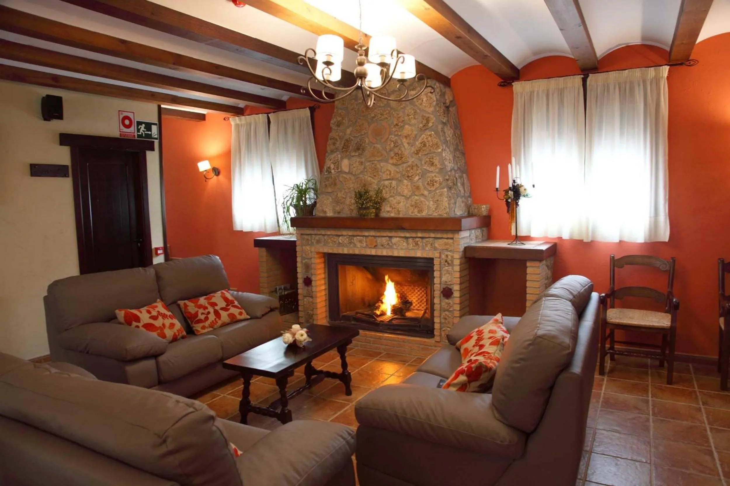 Communal lounge/ TV room in Hotel Rural Valle del Turrilla - Cazorlatur