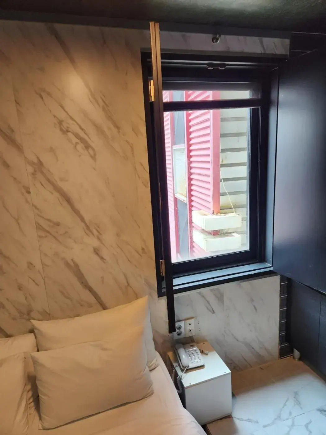 Property building in Shinchon Y Hotel Property building in Shinchon Y Hotel