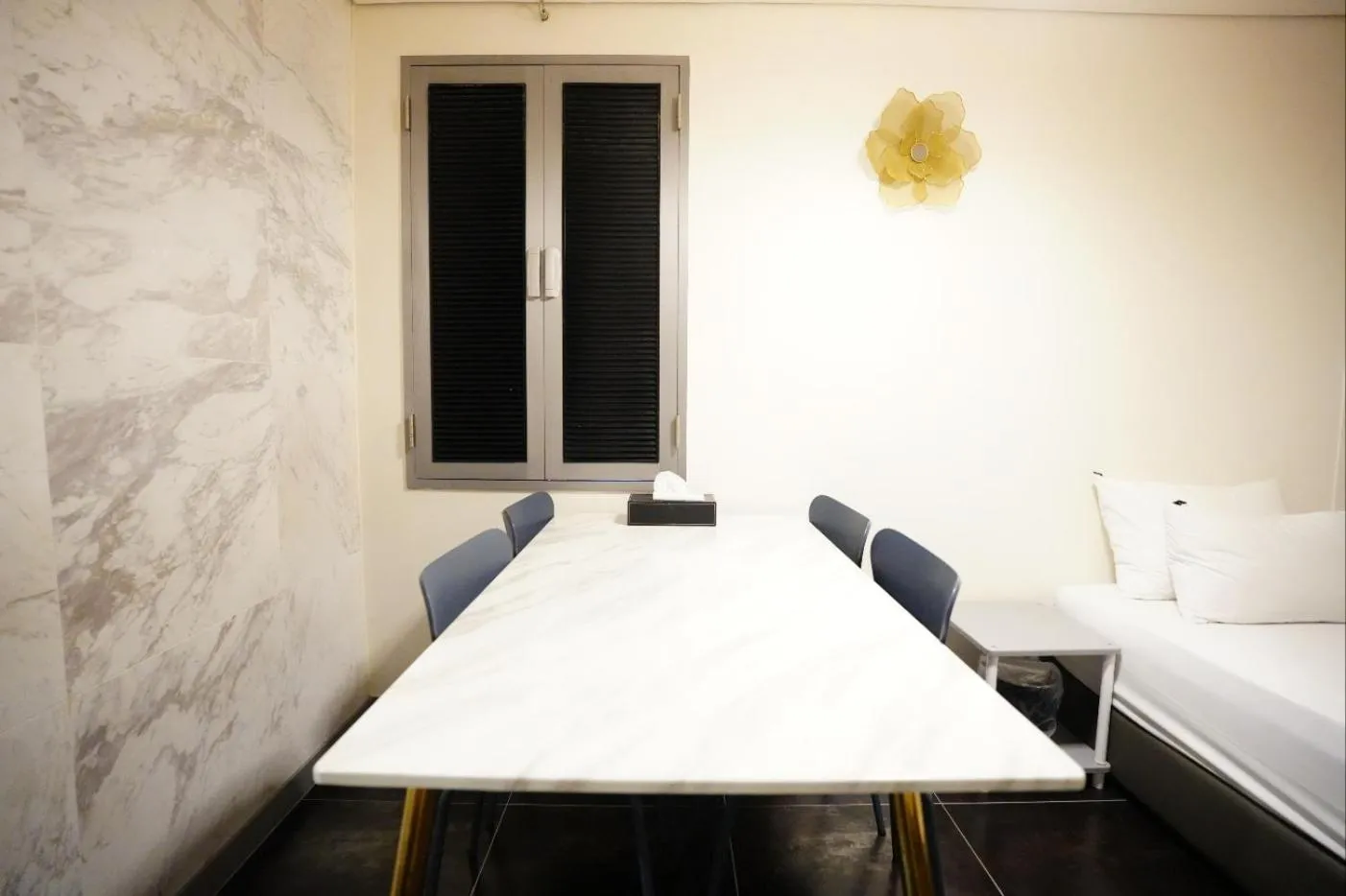 Bedroom in Shinchon Y Hotel