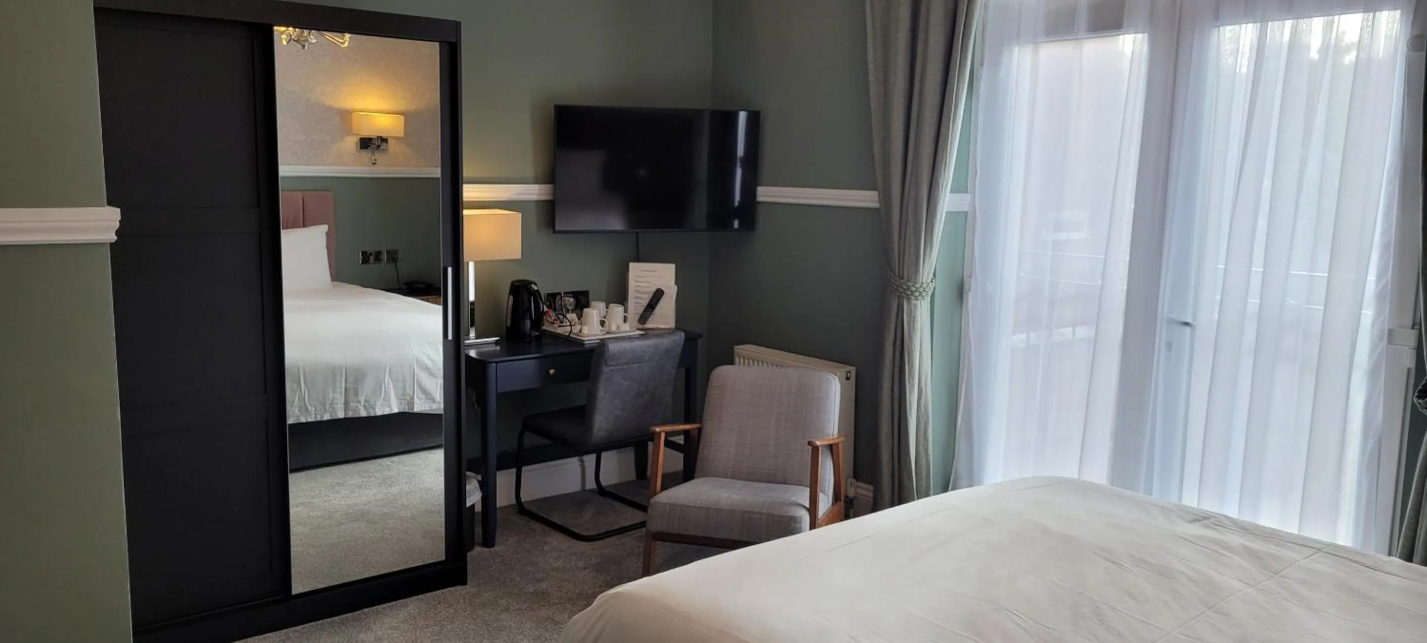 Bedroom, Bed in Victoria Park Lodge