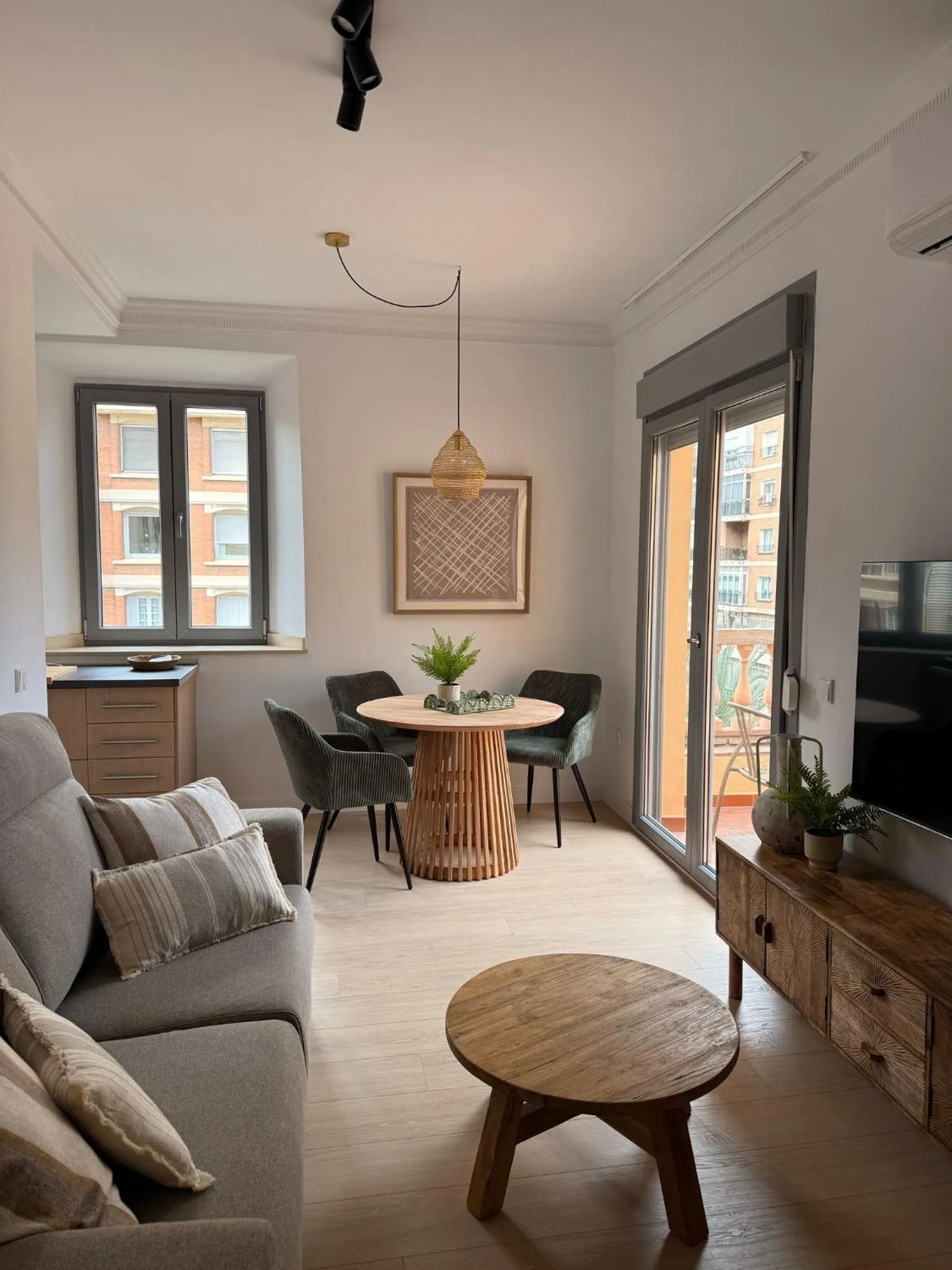 TV and multimedia in Life Apartments Alameda Colón