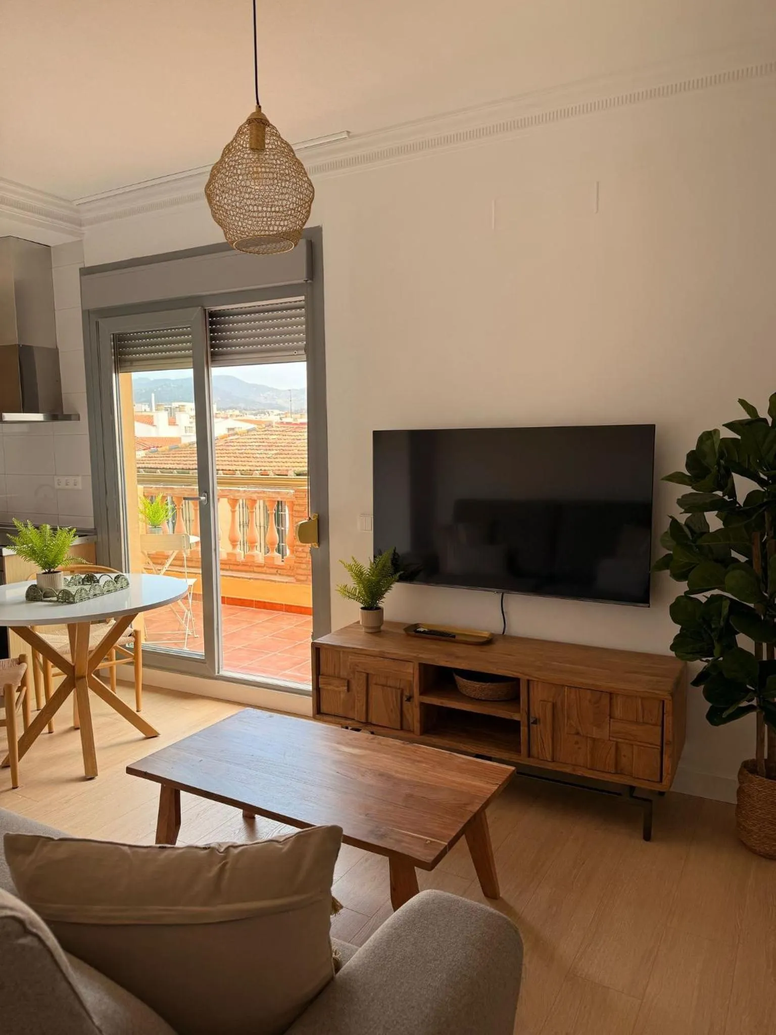 TV and multimedia in Life Apartments Alameda Colón