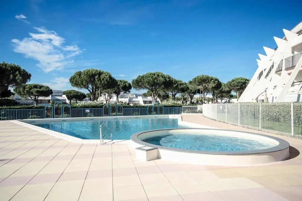 Chez Adeline - Confortable appartement avec piscine et parking
