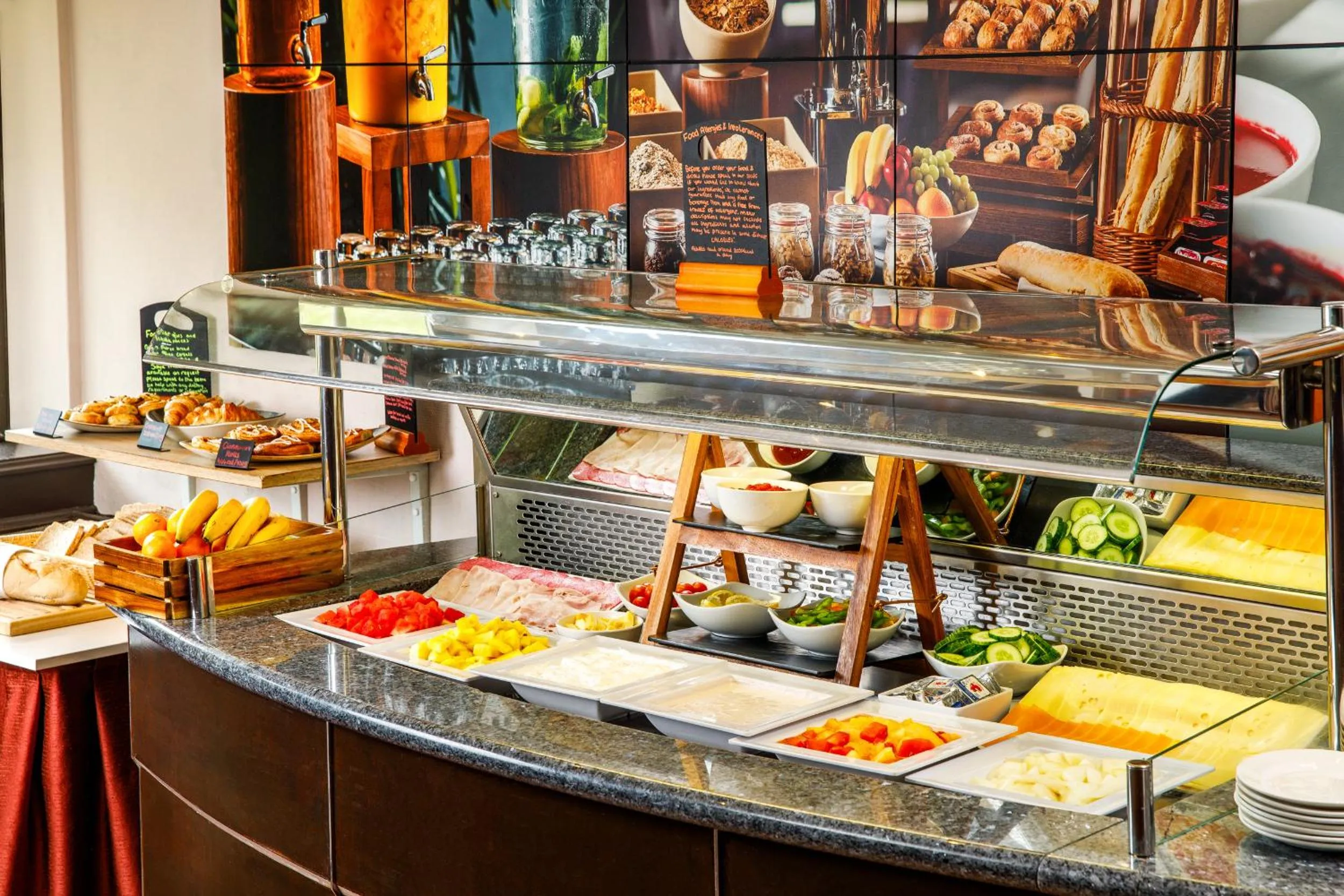 Restaurant/places to eat in Mercure Livingston Hotel